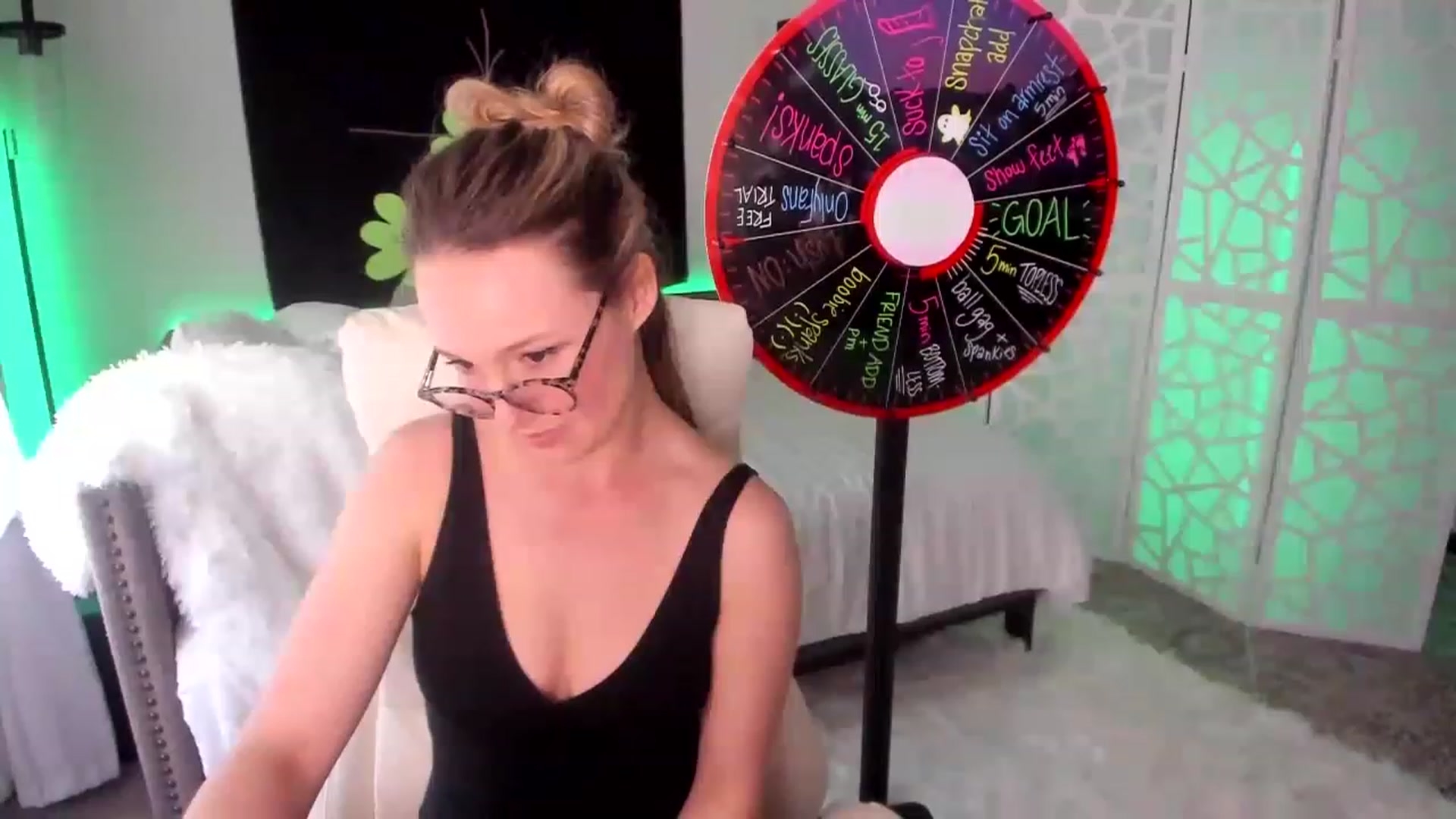 Gallery image thumbnail from LilLadyBird's myfreecams stream on, 03/07/2023, 23:53 image 18 of 20