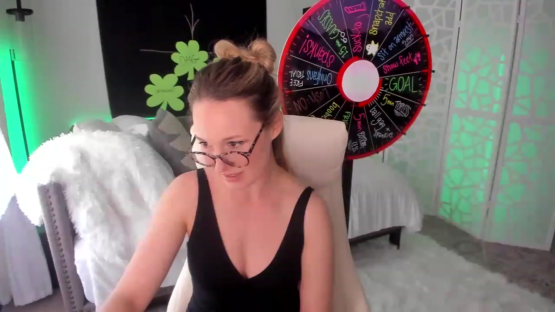 Gallery image thumbnail from LilLadyBird's myfreecams stream on, 03/07/2023, 23:53 image 4 of 20