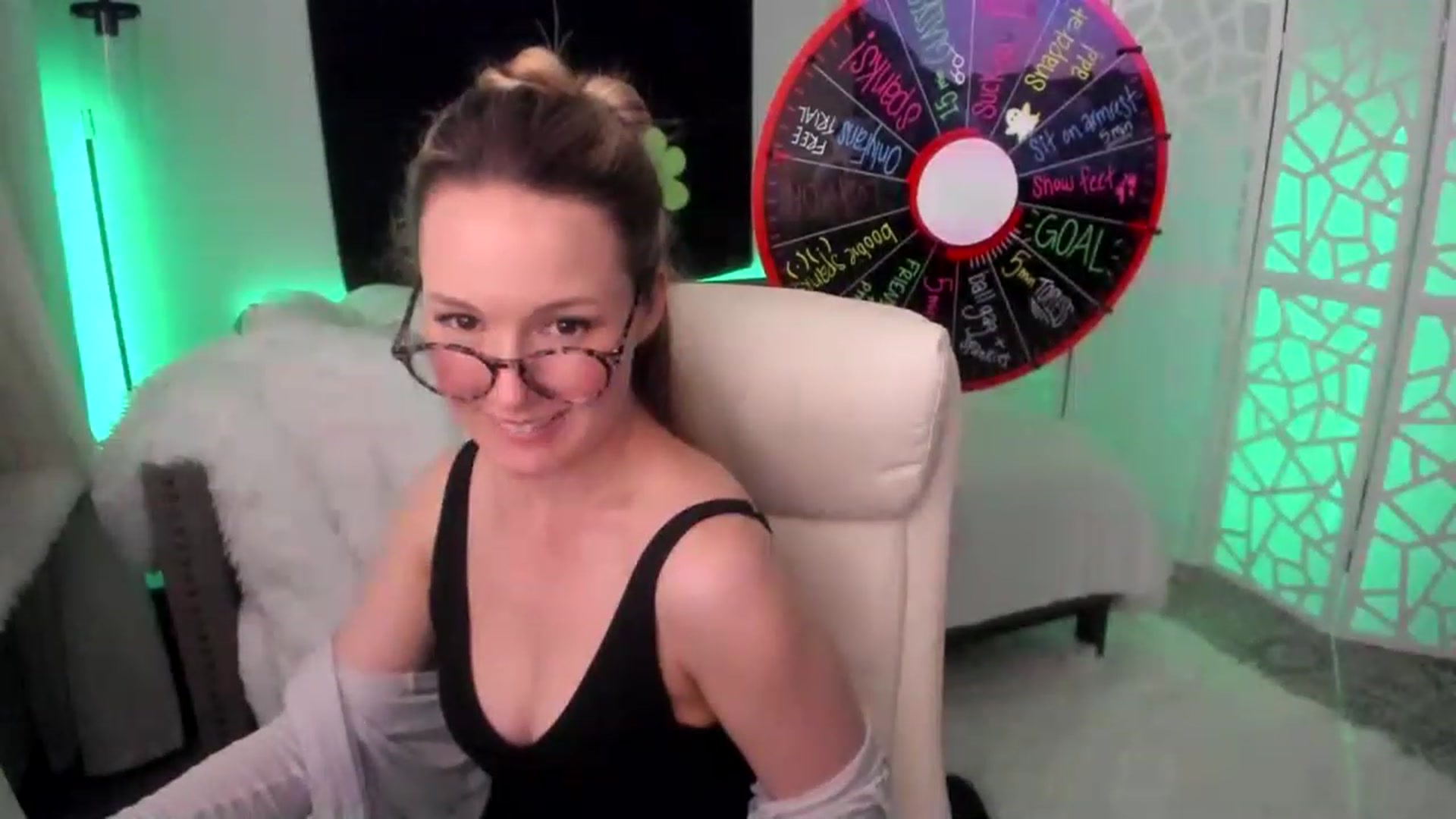 Gallery image thumbnail from LilLadyBird's myfreecams stream on, 03/08/2023, 04:29 image 14 of 20