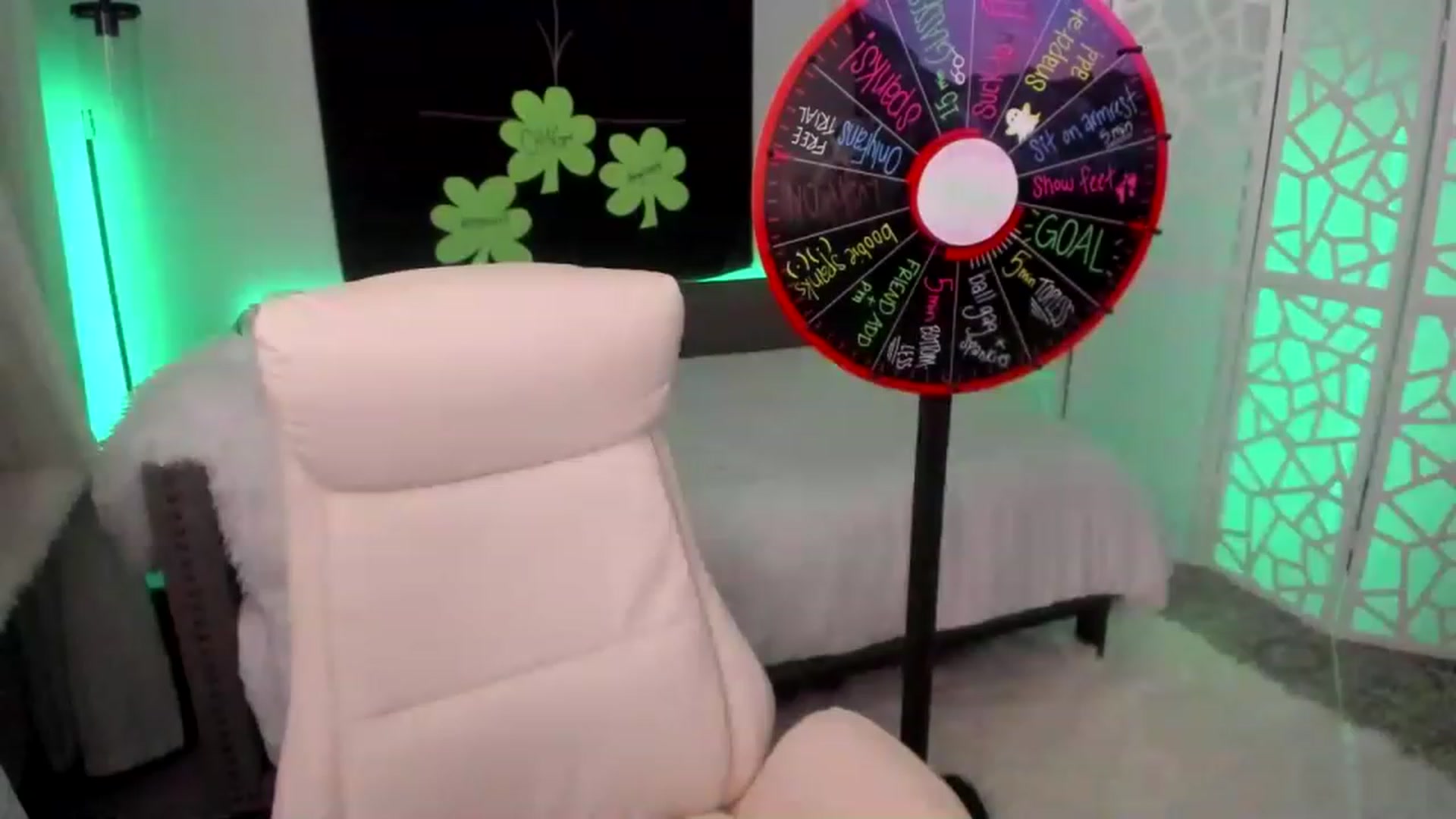Gallery image thumbnail from LilLadyBird's myfreecams stream on, 03/08/2023, 04:29 image 10 of 20