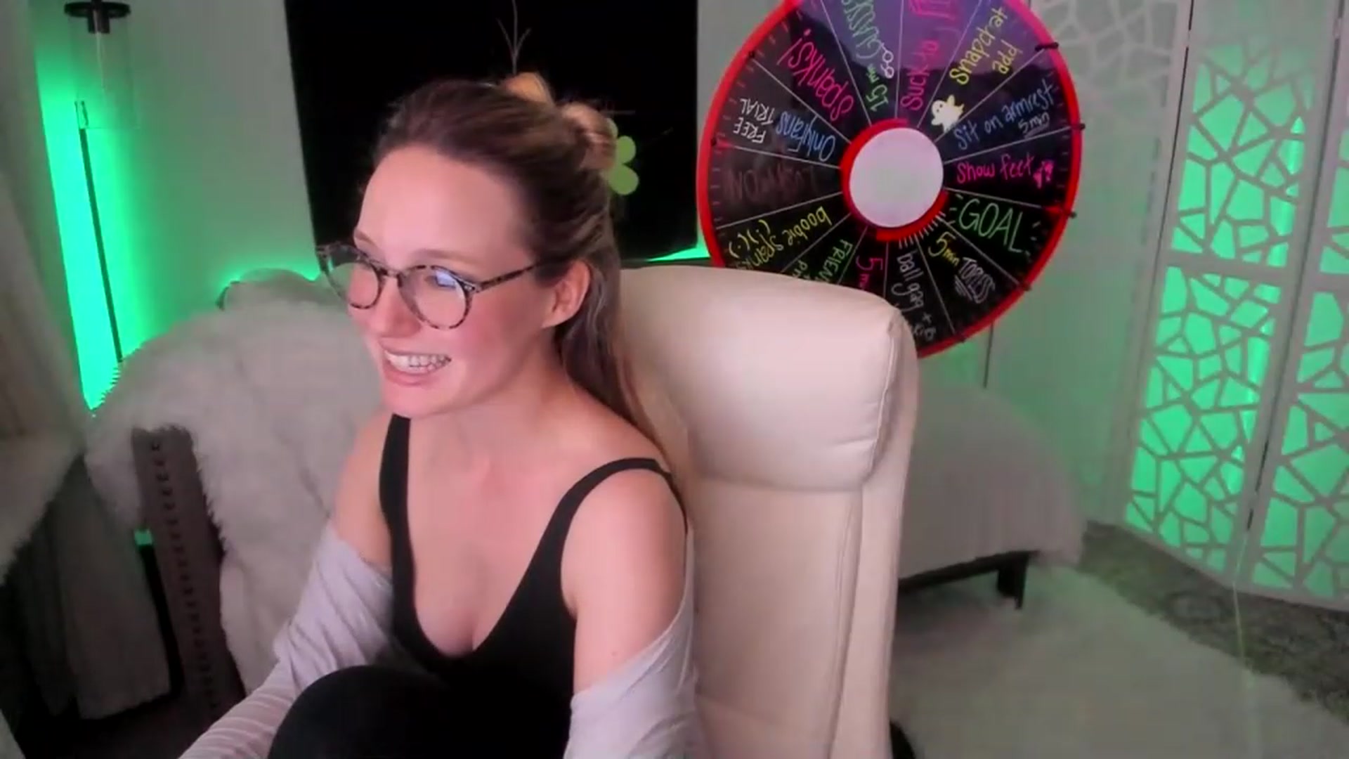 Gallery image thumbnail from LilLadyBird's myfreecams stream on, 03/08/2023, 04:29 image 15 of 20