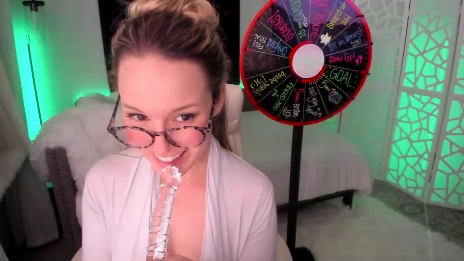 Gallery image thumbnail from LilLadyBird's myfreecams stream on, 03/08/2023, 04:29 image 5 of 20