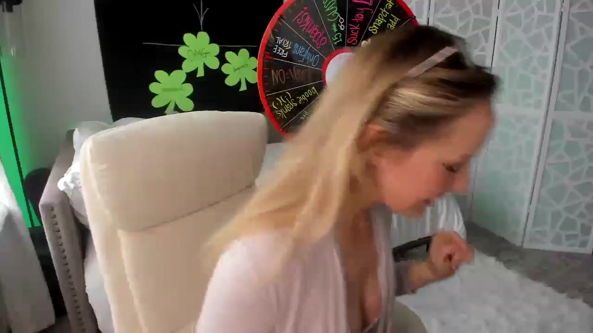 Gallery image thumbnail from LilLadyBird's myfreecams stream on, 03/08/2023, 19:11 image 10 of 20
