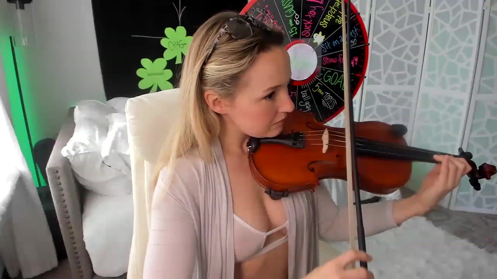 Gallery image thumbnail from LilLadyBird's myfreecams stream on, 03/08/2023, 19:11 image 14 of 20