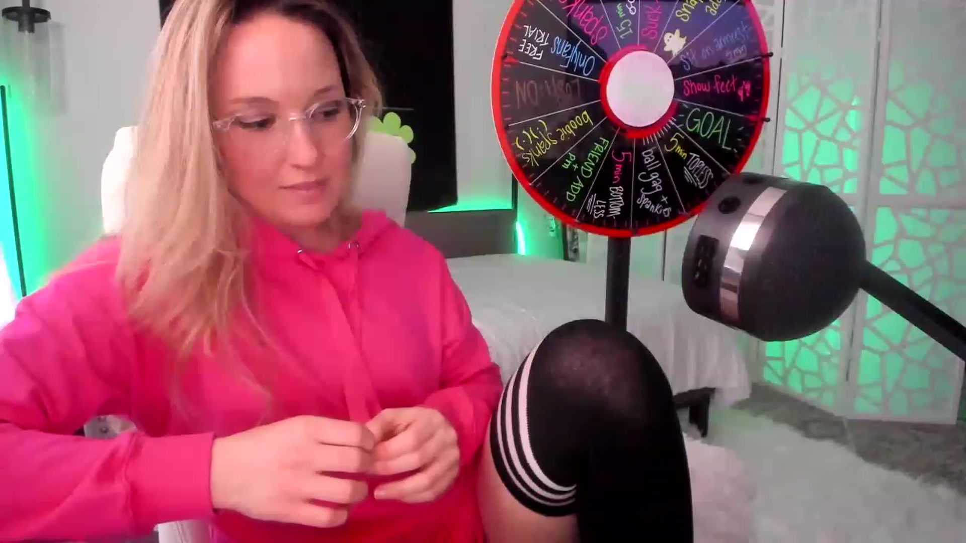 Gallery image thumbnail from LilLadyBird's myfreecams stream on, 03/10/2023, 24:01 image 3 of 20