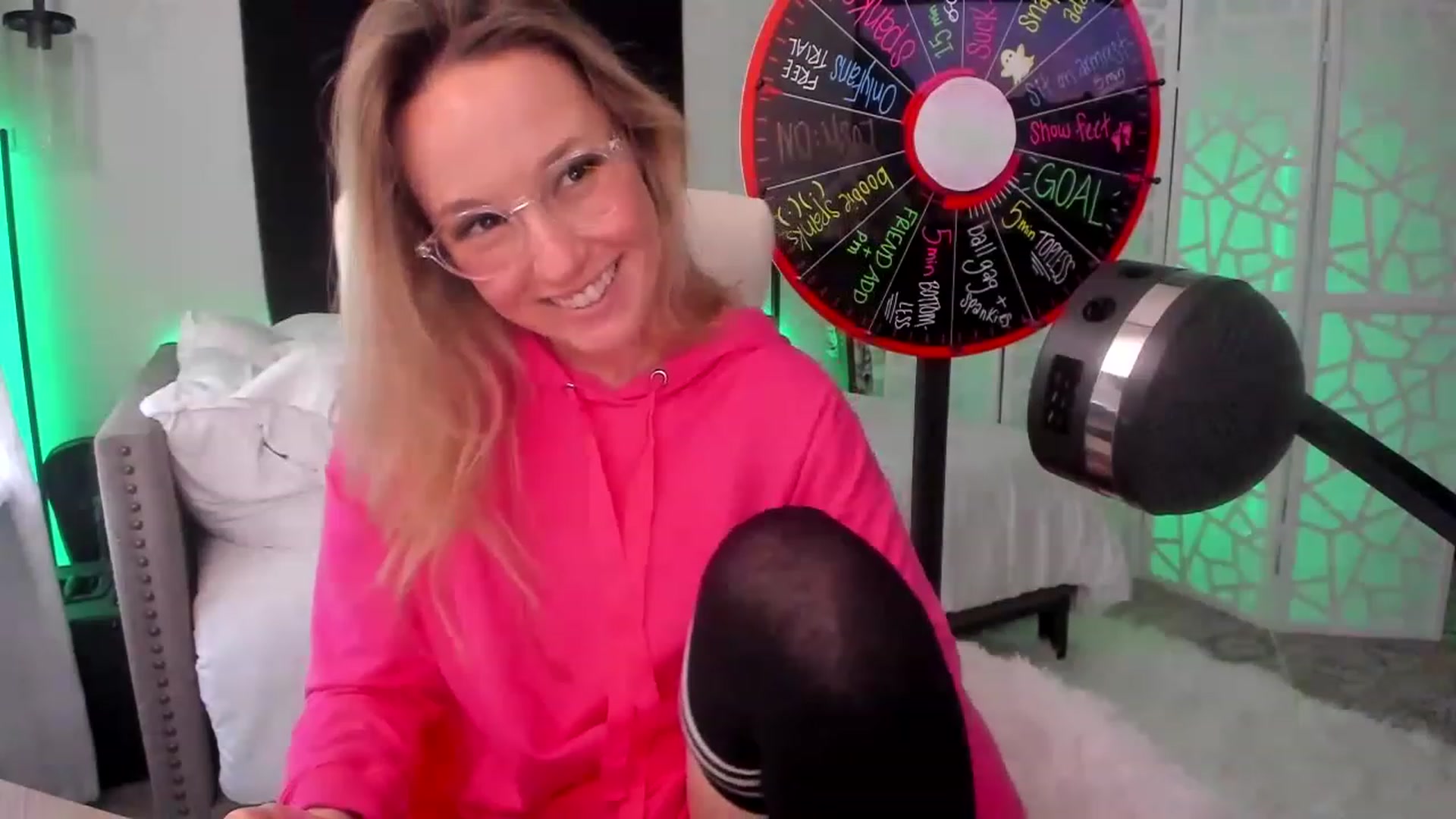 Gallery image thumbnail from LilLadyBird's myfreecams stream on, 03/10/2023, 24:01 image 4 of 20