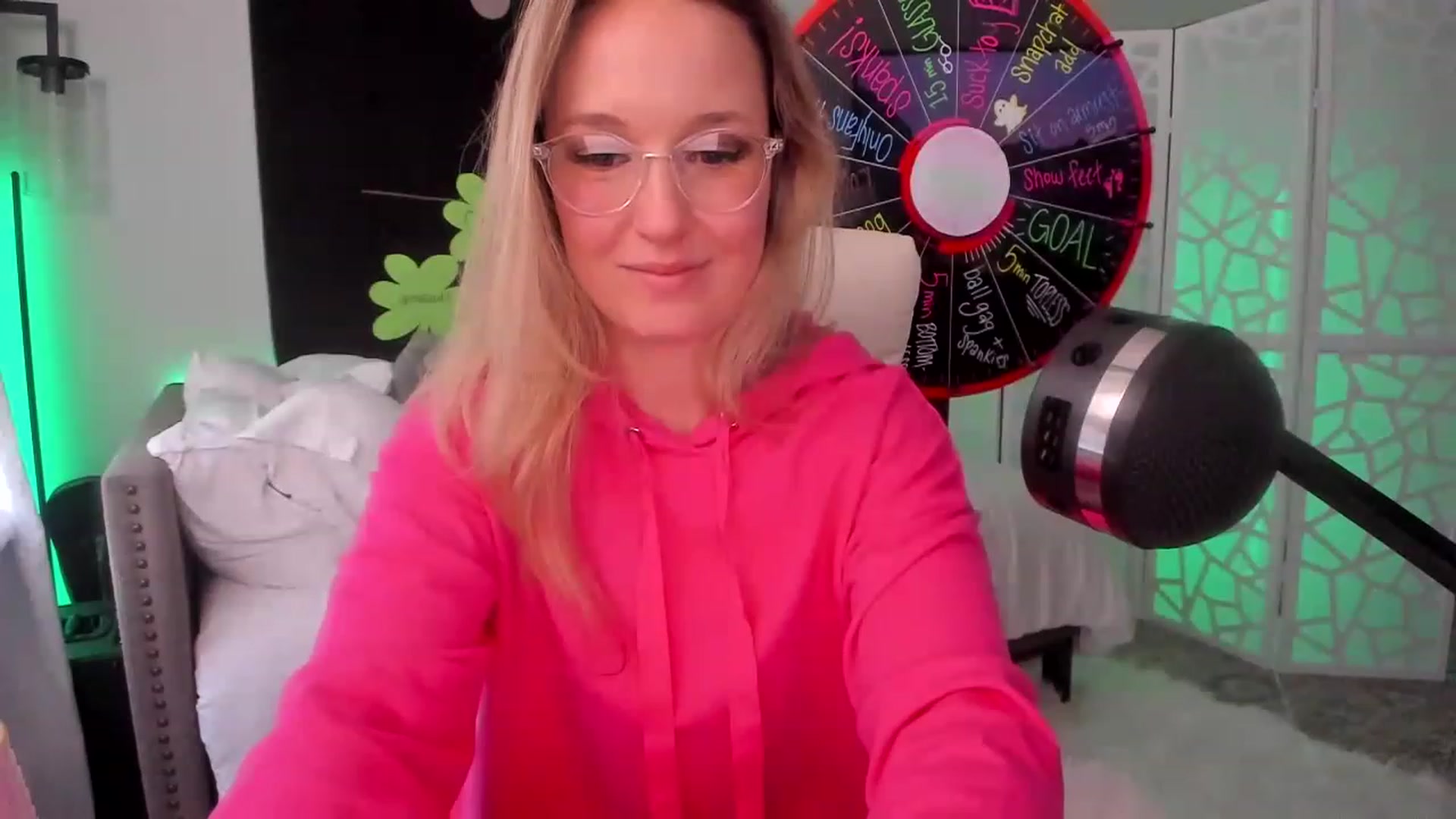 Gallery image thumbnail from LilLadyBird's myfreecams stream on, 03/10/2023, 24:01 image 7 of 20