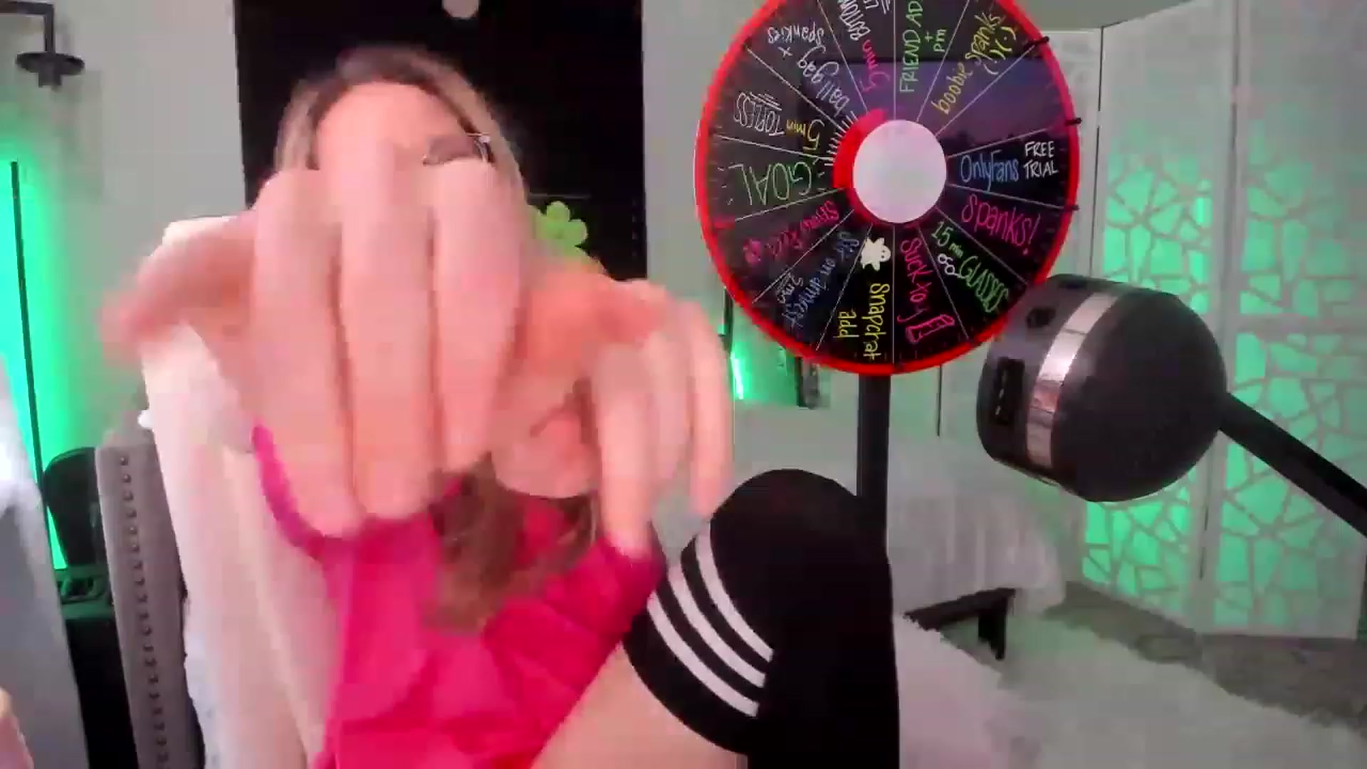 Gallery image thumbnail from LilLadyBird's myfreecams stream on, 03/10/2023, 24:01 image 13 of 20