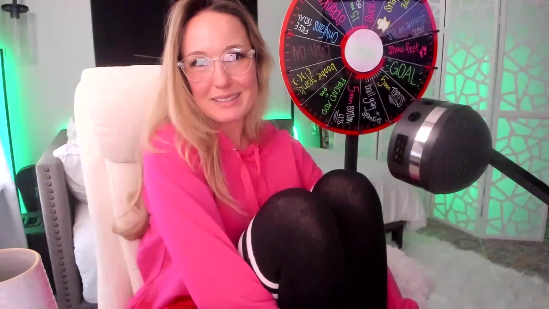 Gallery image thumbnail from LilLadyBird's myfreecams stream on, 03/10/2023, 24:01 image 6 of 20