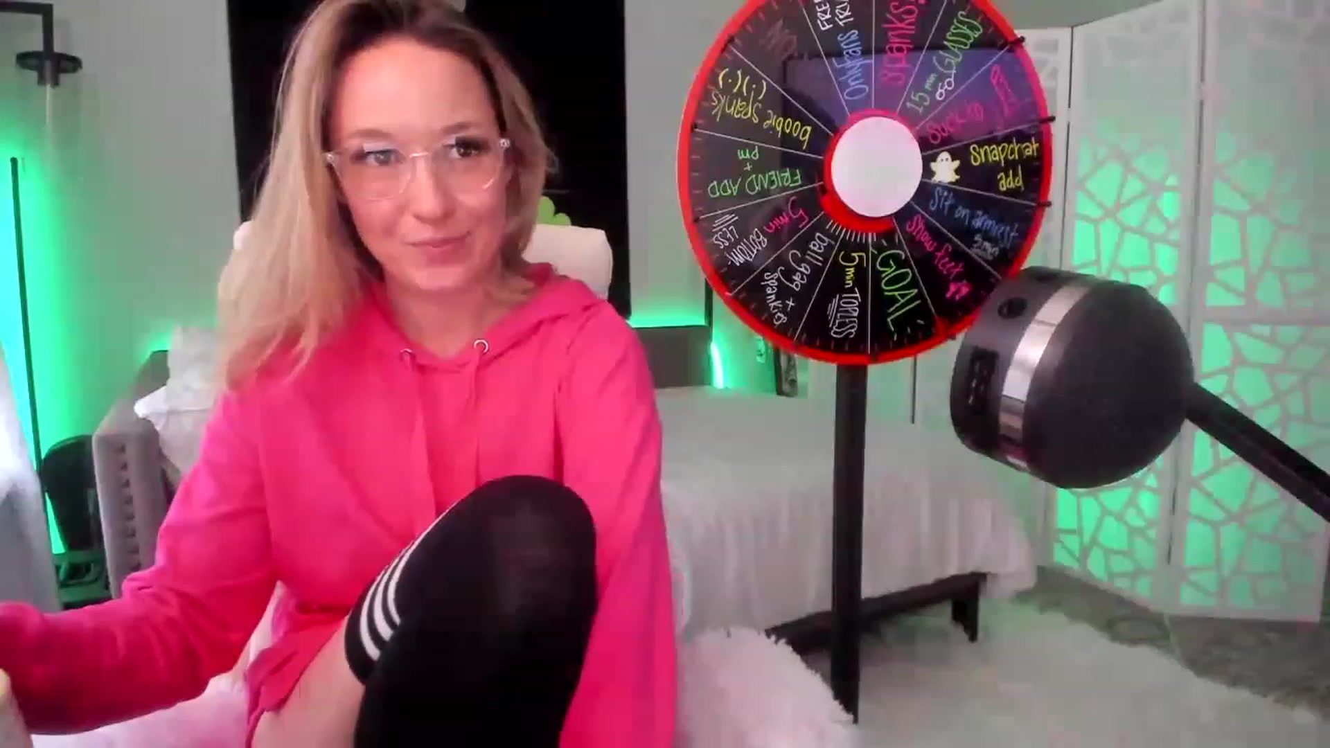 Gallery image thumbnail from LilLadyBird's myfreecams stream on, 03/10/2023, 24:01 image 15 of 20