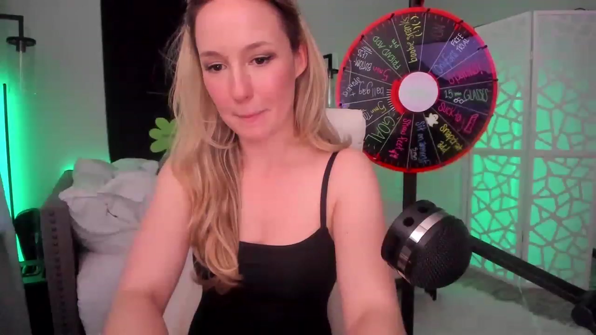 Gallery image thumbnail from LilLadyBird's myfreecams stream on, 03/10/2023, 02:20 image 2 of 20