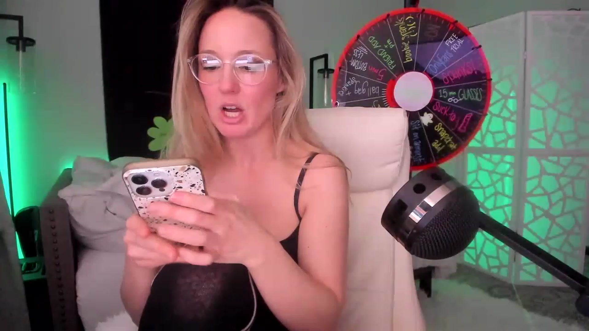 Gallery image thumbnail from LilLadyBird's myfreecams stream on, 03/10/2023, 02:20 image 6 of 20