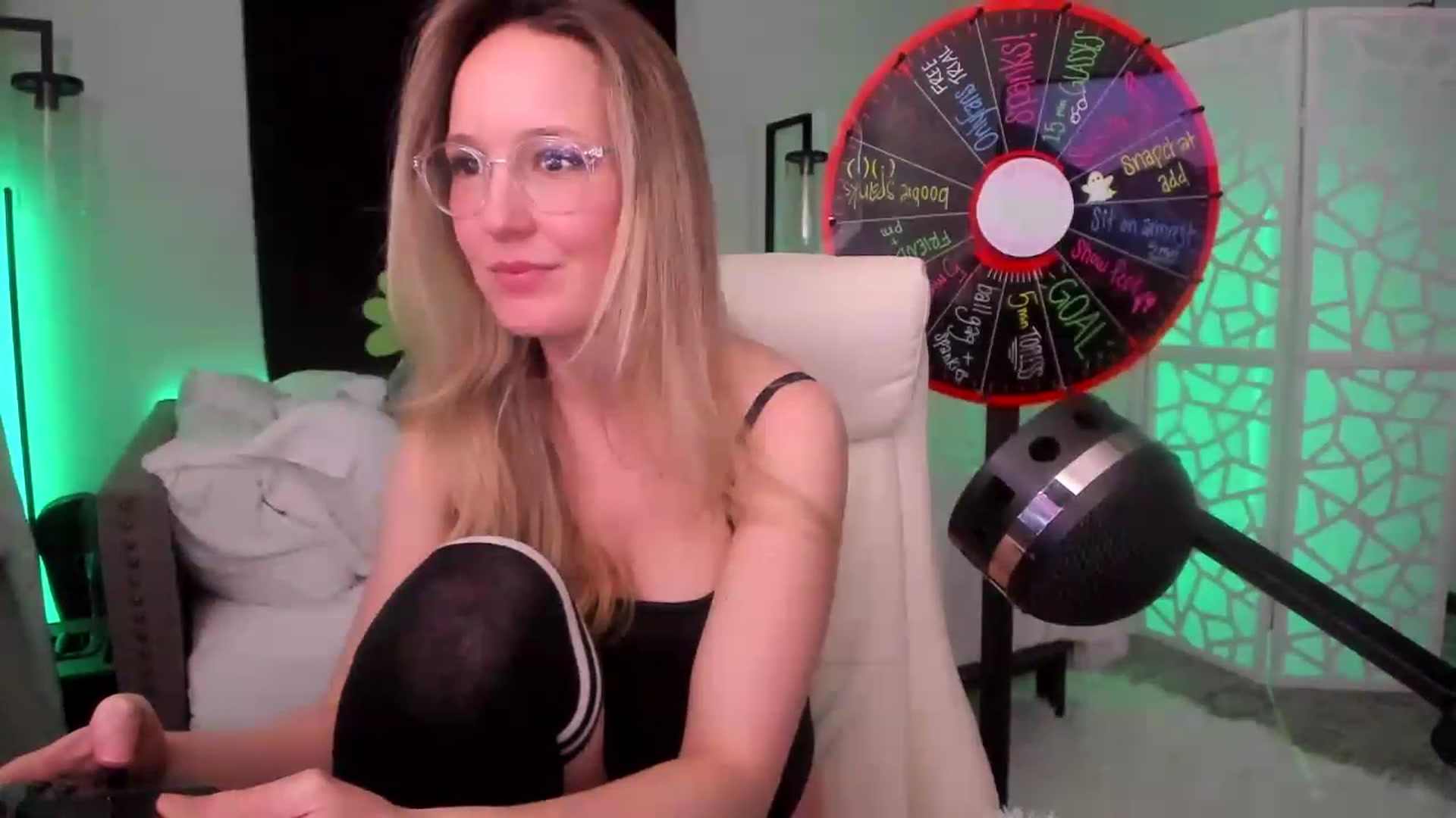 Gallery image thumbnail from LilLadyBird's myfreecams stream on, 03/10/2023, 02:20 image 15 of 20