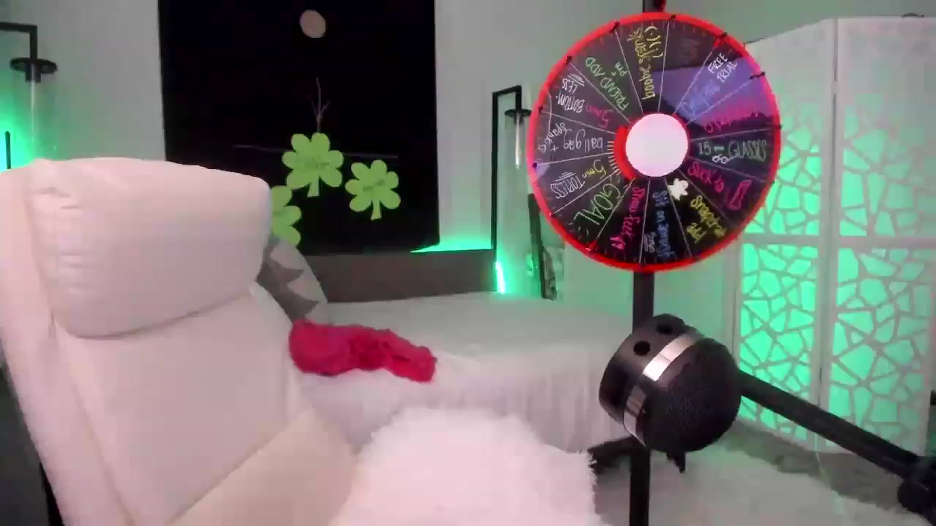 Gallery image thumbnail from LilLadyBird's myfreecams stream on, 03/10/2023, 02:20 image 3 of 20