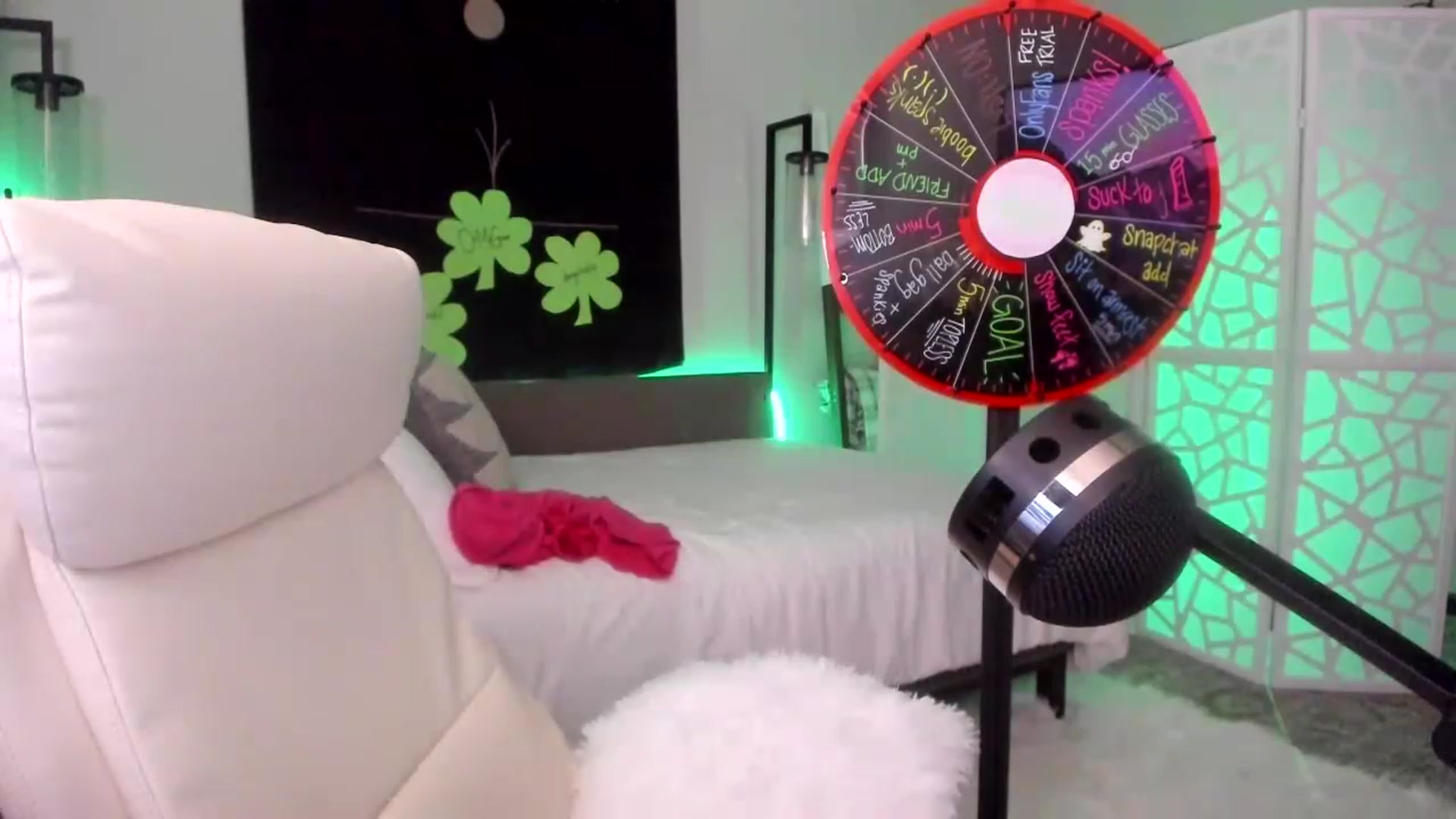 Gallery image thumbnail from LilLadyBird's myfreecams stream on, 03/10/2023, 02:57 image 15 of 20