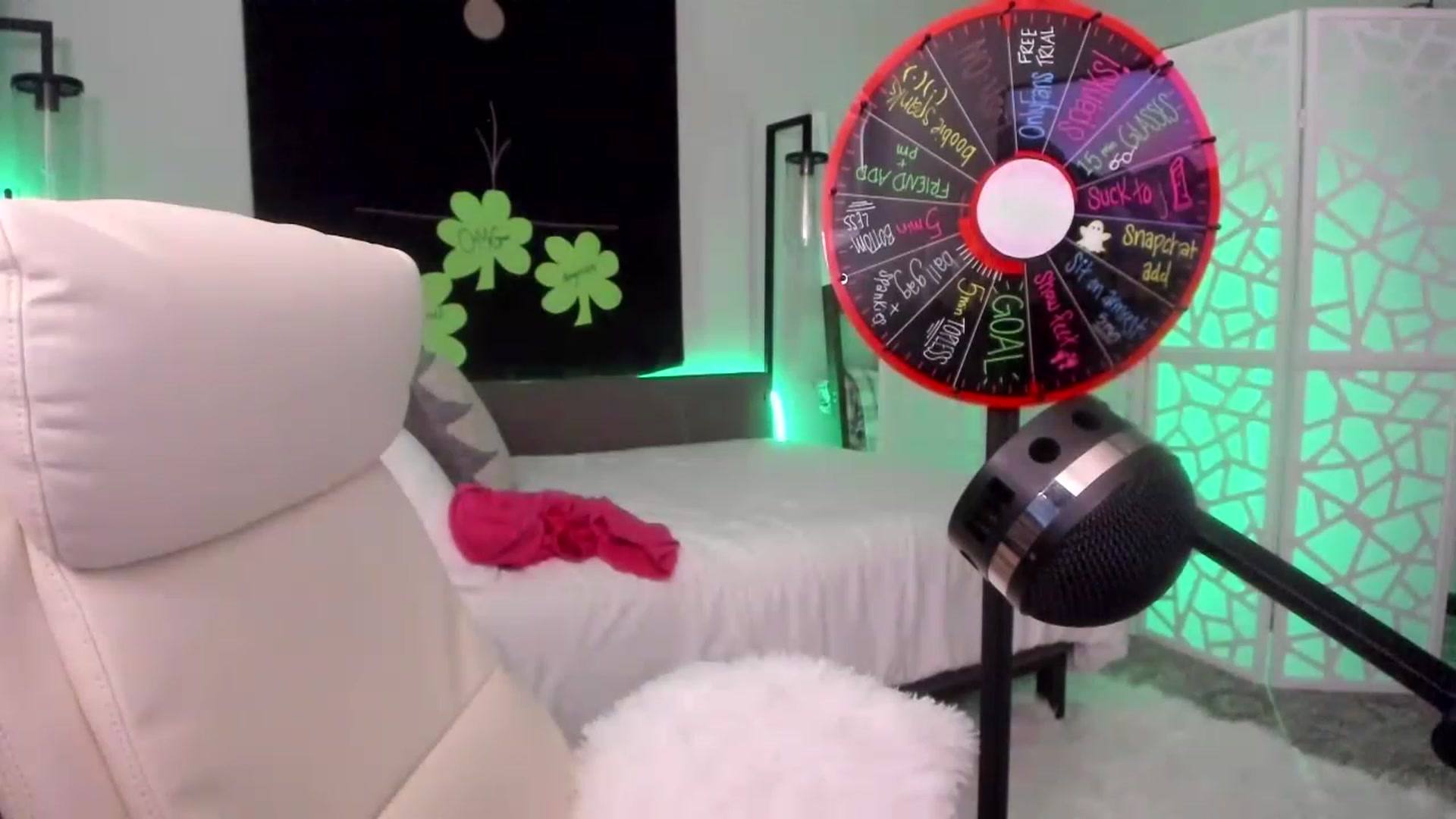 Gallery image thumbnail from LilLadyBird's myfreecams stream on, 03/10/2023, 02:57 image 19 of 20