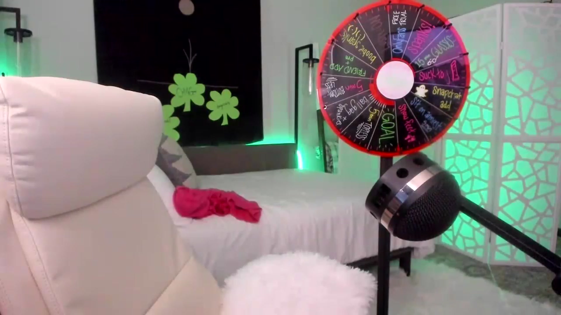 Gallery image thumbnail from LilLadyBird's myfreecams stream on, 03/10/2023, 02:57 image 17 of 20