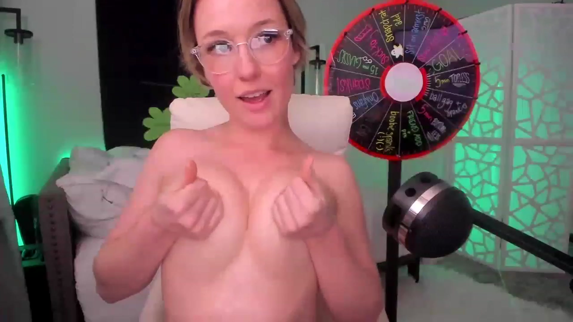 Gallery image thumbnail from LilLadyBird's myfreecams stream on, 03/10/2023, 04:23 image 17 of 20