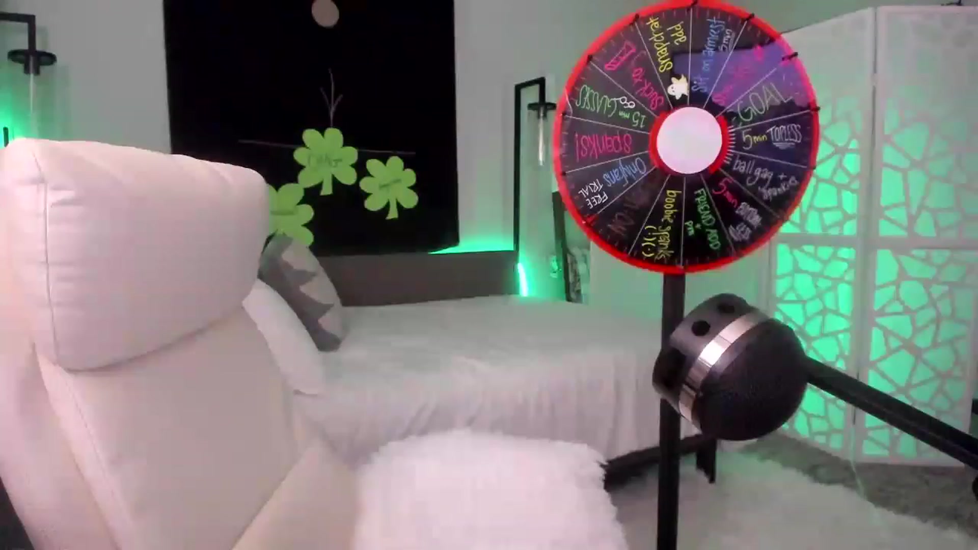 Gallery image thumbnail from LilLadyBird's myfreecams stream on, 03/10/2023, 04:23 image 16 of 20