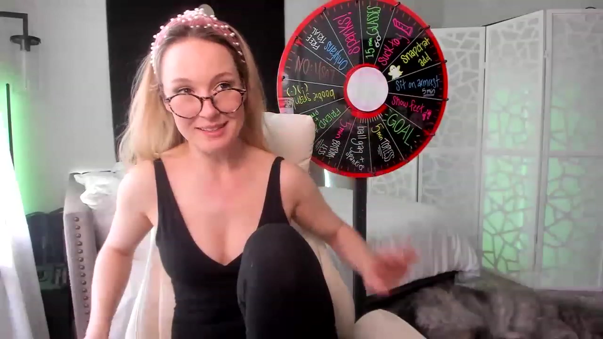 Gallery image thumbnail from LilLadyBird's myfreecams stream on, 03/12/2023, 24:06 image 9 of 20