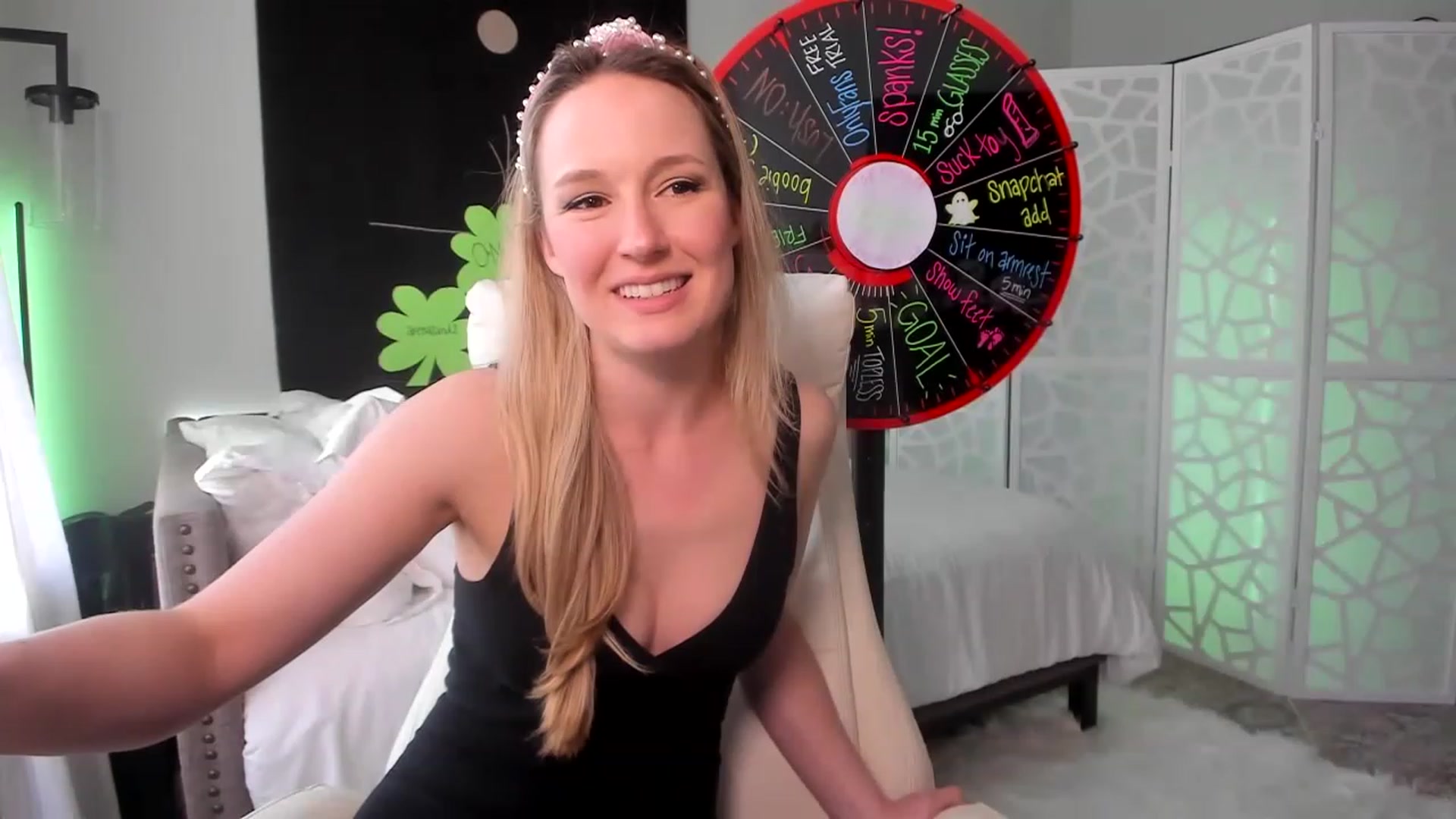 Gallery image thumbnail from LilLadyBird's myfreecams stream on, 03/12/2023, 24:06 image 18 of 20