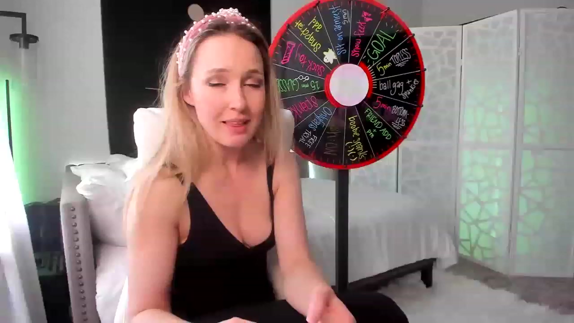 Gallery image thumbnail from LilLadyBird's myfreecams stream on, 03/12/2023, 24:06 image 13 of 20