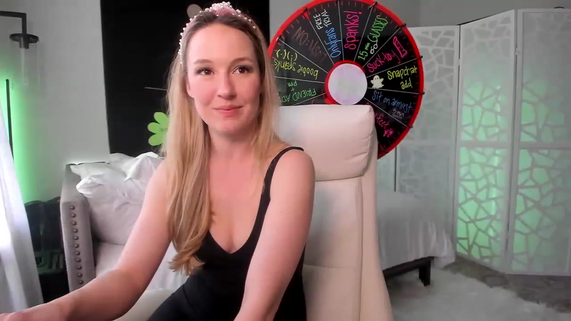Gallery image thumbnail from LilLadyBird's myfreecams stream on, 03/12/2023, 24:06 image 19 of 20