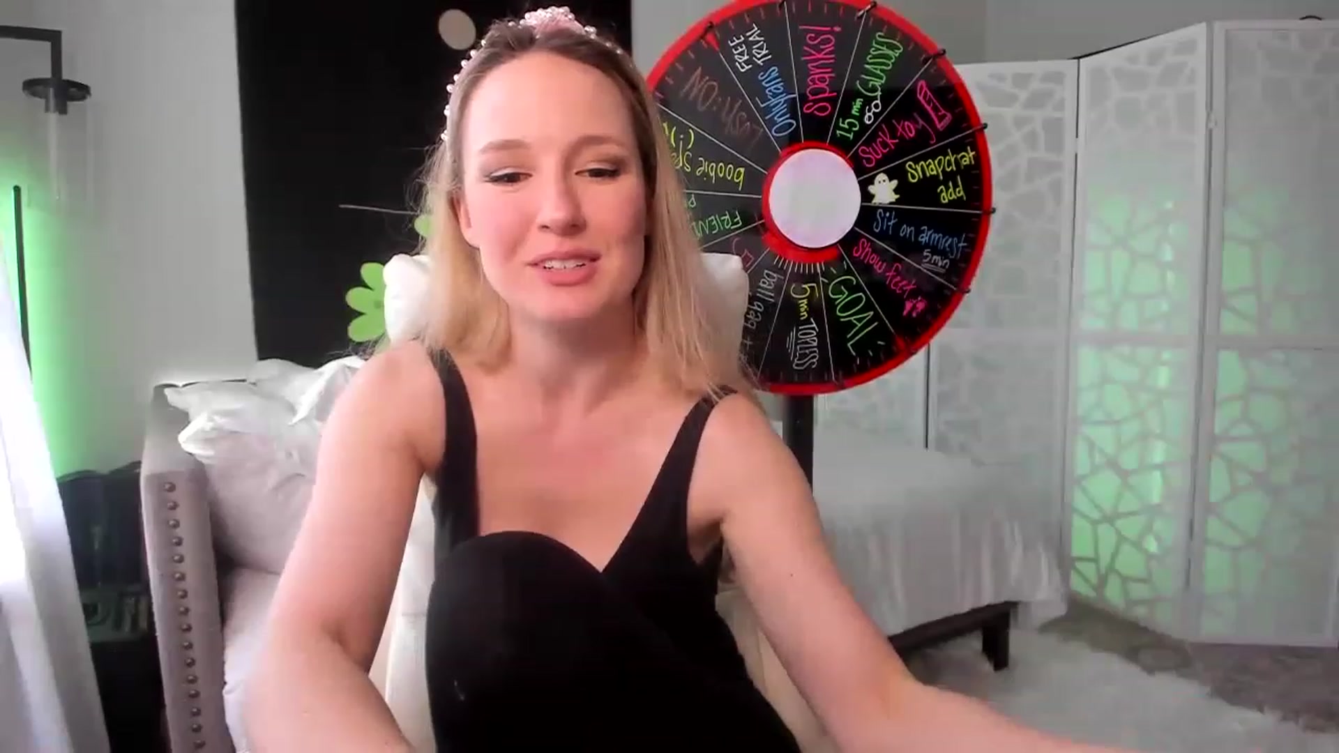 Gallery image thumbnail from LilLadyBird's myfreecams stream on, 03/12/2023, 24:06 image 15 of 20