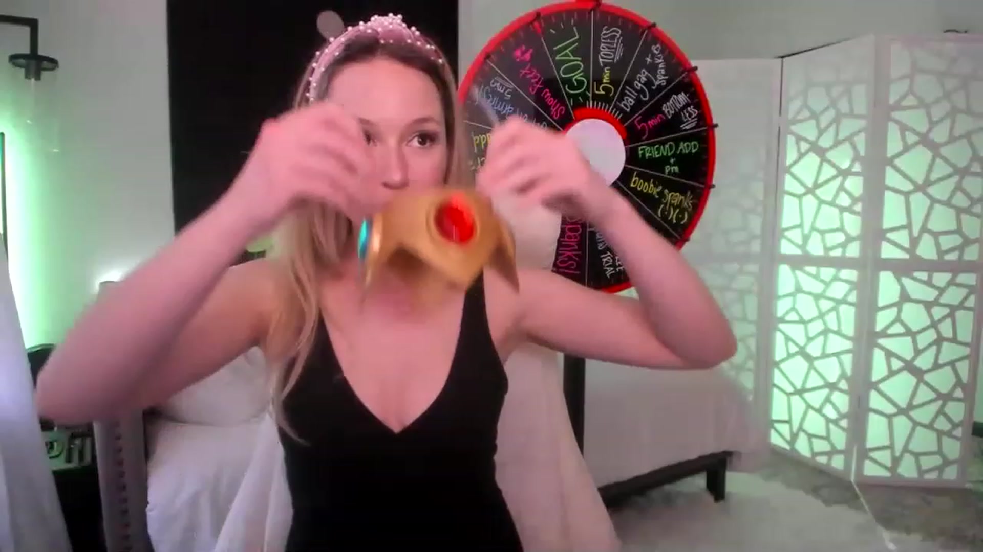 Gallery image thumbnail from LilLadyBird's myfreecams stream on, 03/12/2023, 01:11 image 2 of 20