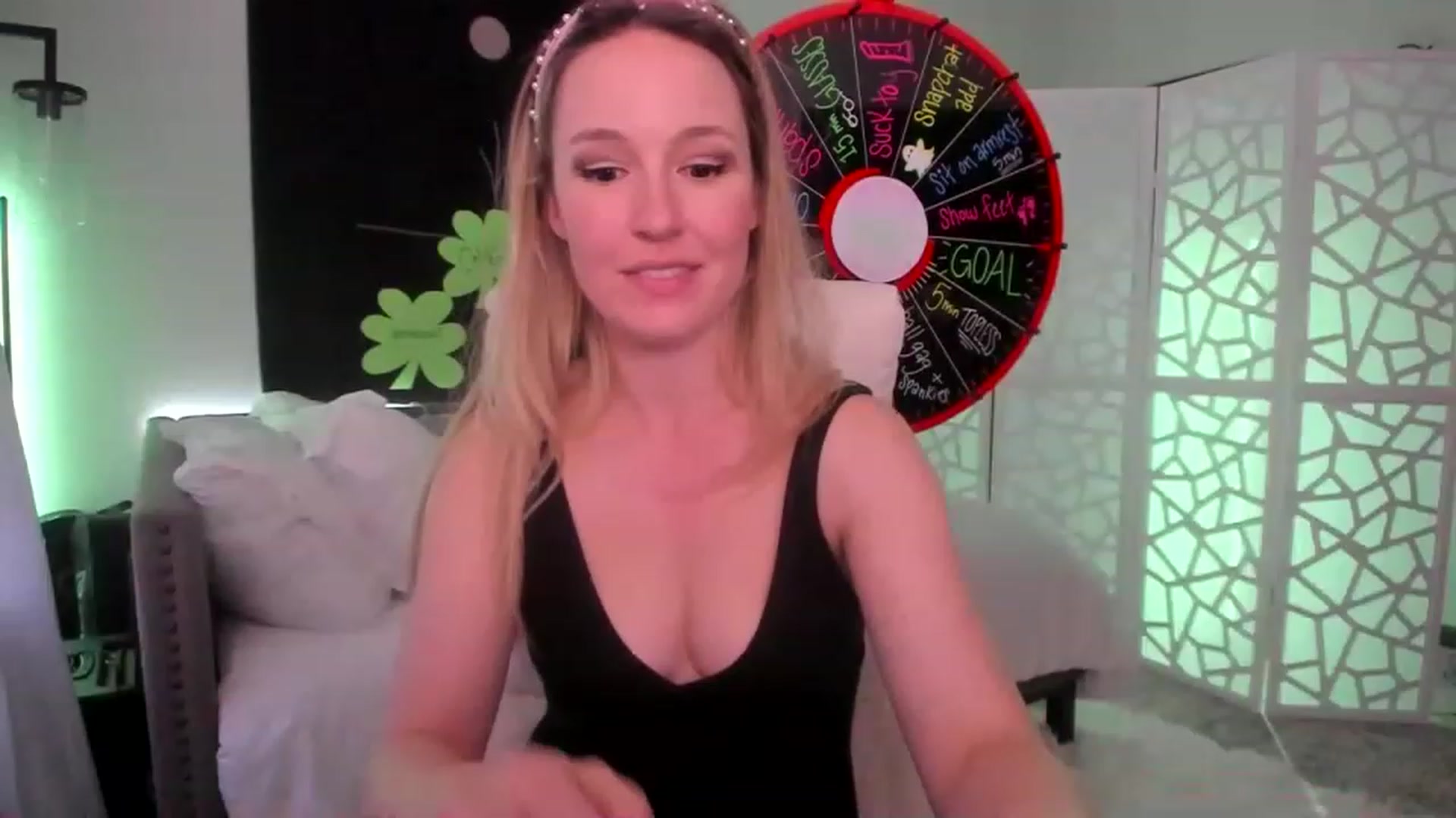 Gallery image thumbnail from LilLadyBird's myfreecams stream on, 03/12/2023, 01:11 image 5 of 20