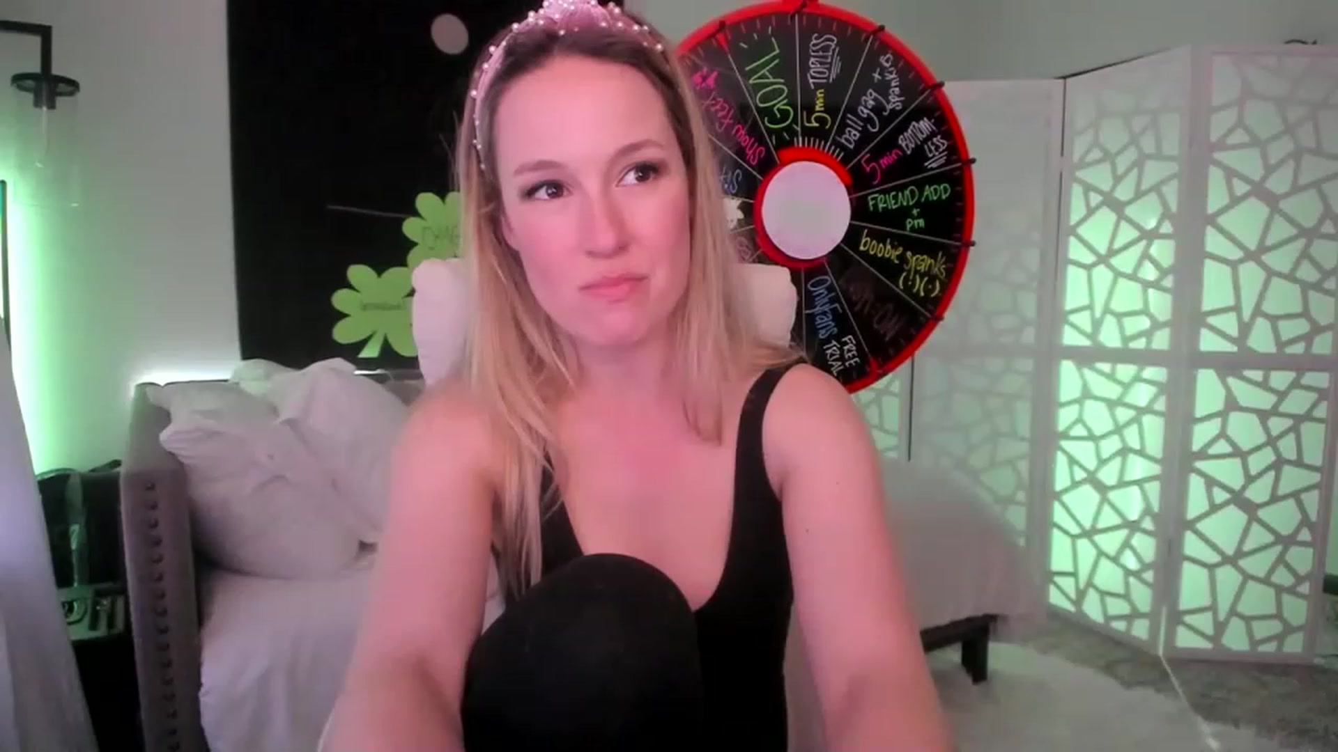 Gallery image thumbnail from LilLadyBird's myfreecams stream on, 03/12/2023, 01:11 image 4 of 20