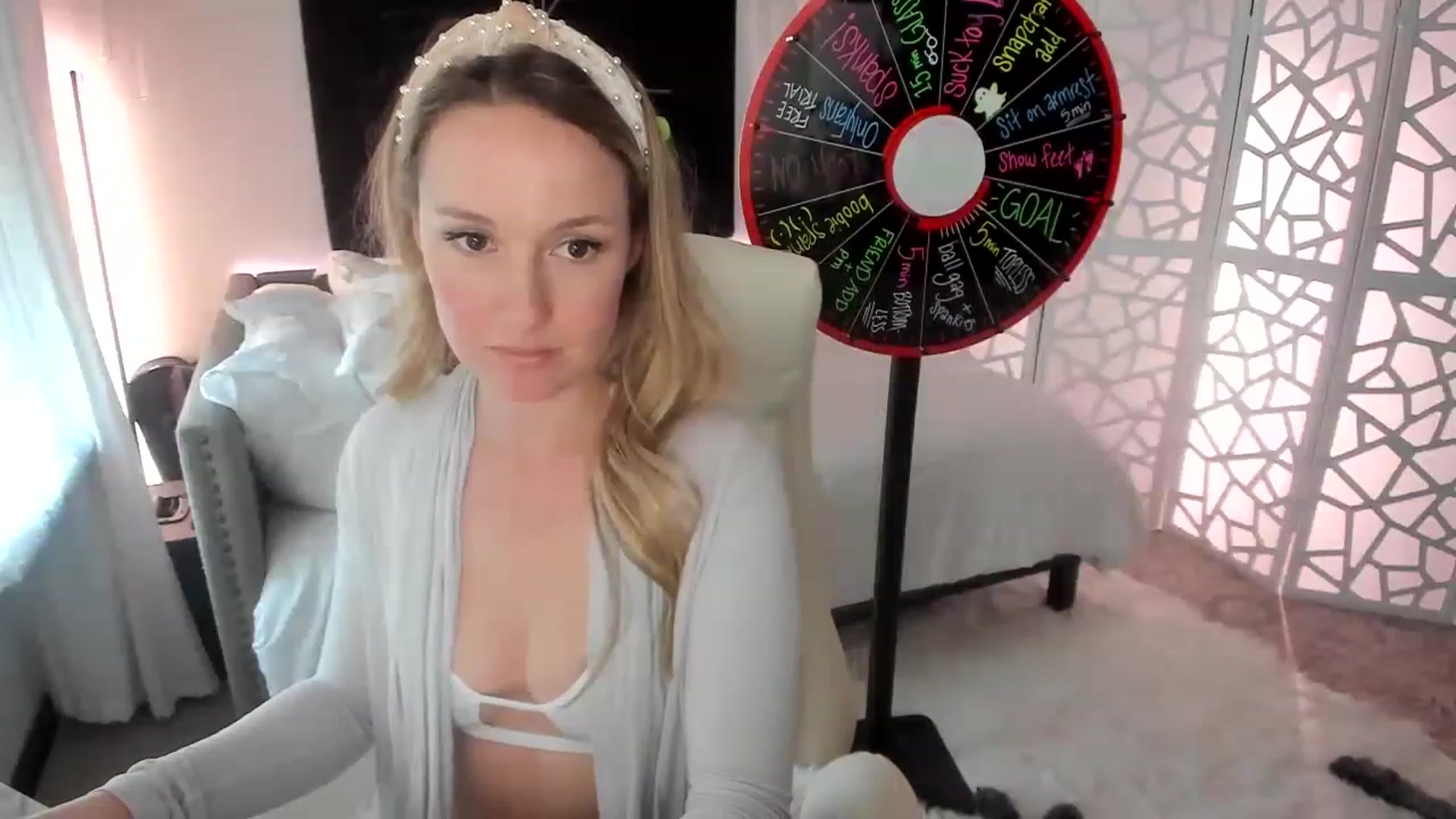 Gallery image thumbnail from LilLadyBird's myfreecams stream on, 03/14/2023, 22:39 image 18 of 20