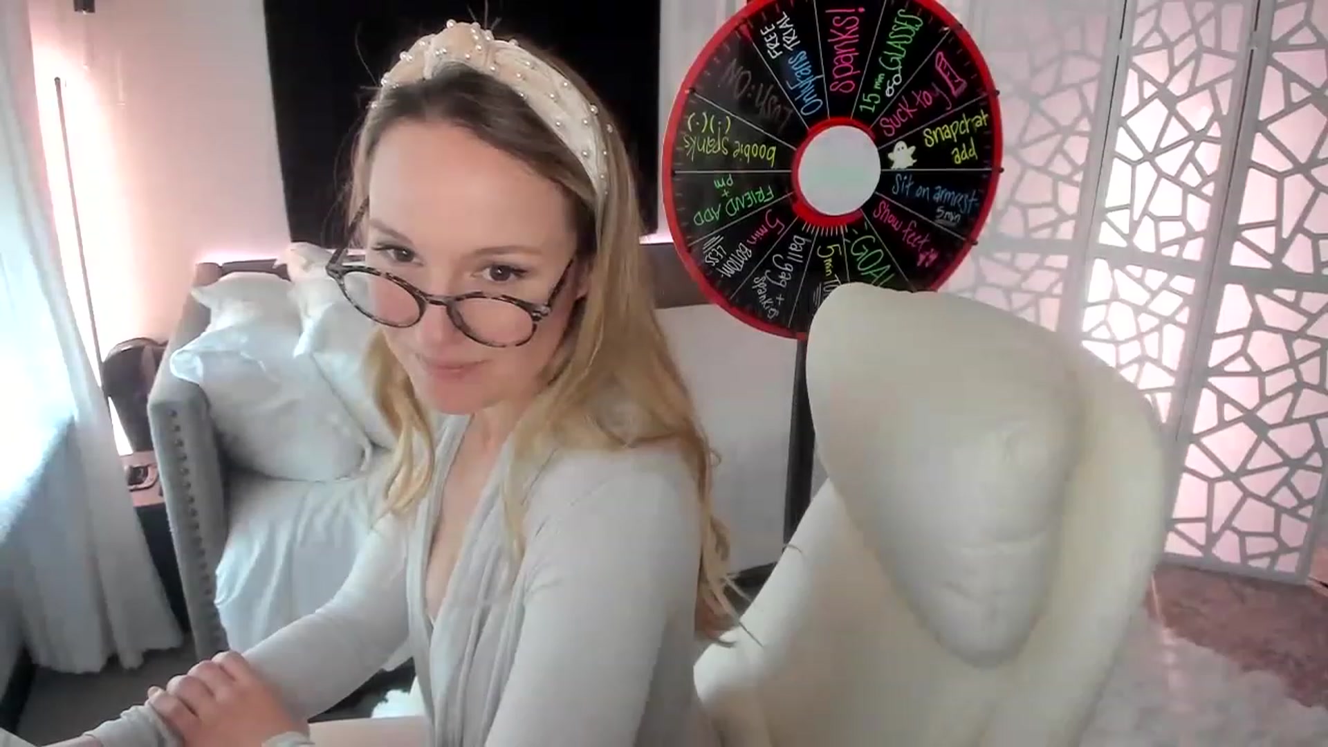 Gallery image thumbnail from LilLadyBird's myfreecams stream on, 03/14/2023, 22:39 image 4 of 20