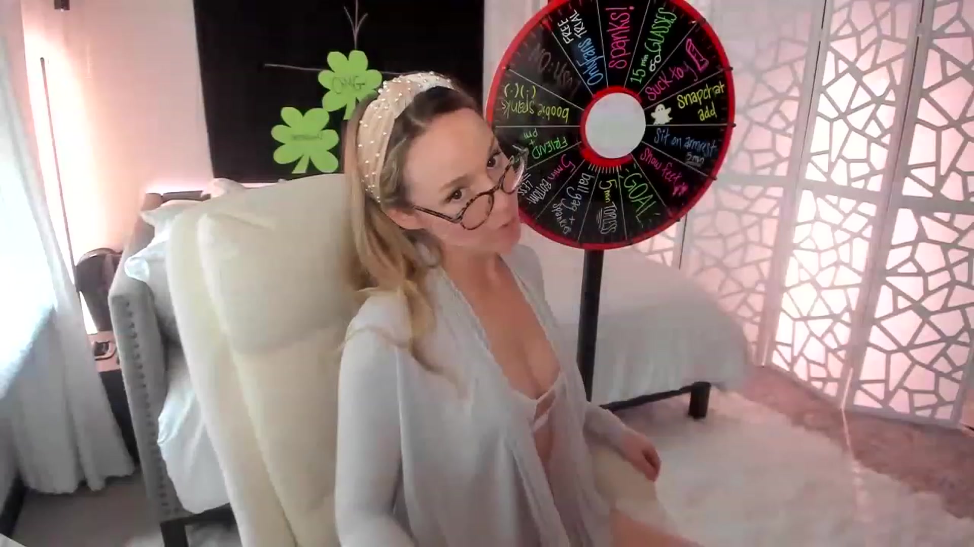 Gallery image thumbnail from LilLadyBird's myfreecams stream on, 03/14/2023, 22:39 image 1 of 20