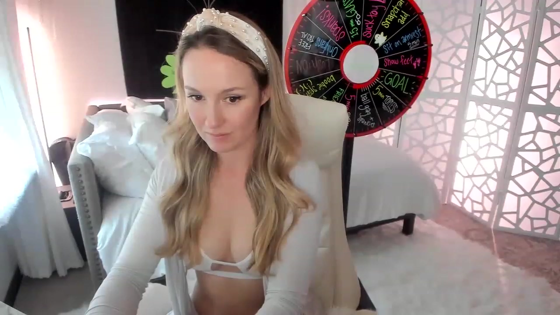 Gallery image thumbnail from LilLadyBird's myfreecams stream on, 03/14/2023, 23:08 image 17 of 20