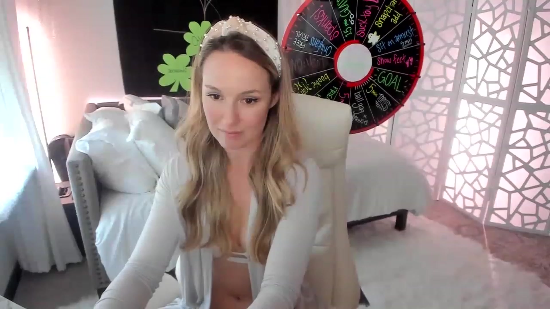 Gallery image thumbnail from LilLadyBird's myfreecams stream on, 03/14/2023, 23:08 image 15 of 20