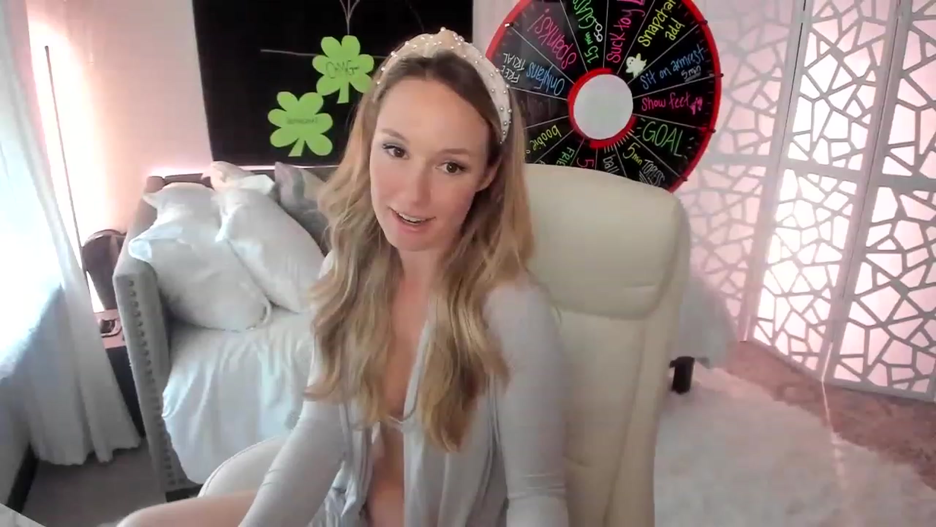 Gallery image thumbnail from LilLadyBird's myfreecams stream on, 03/14/2023, 23:08 image 13 of 20