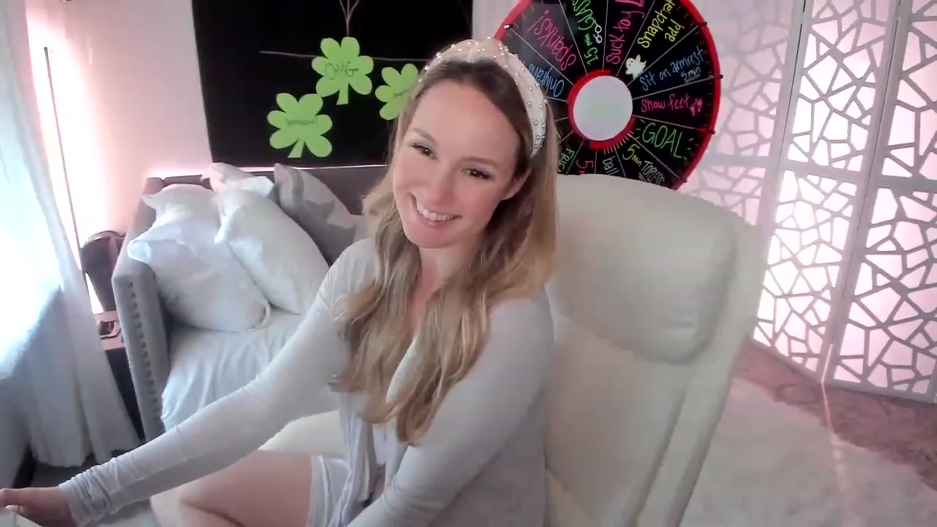 Gallery image thumbnail from LilLadyBird's myfreecams stream on, 03/14/2023, 23:08 image 14 of 20