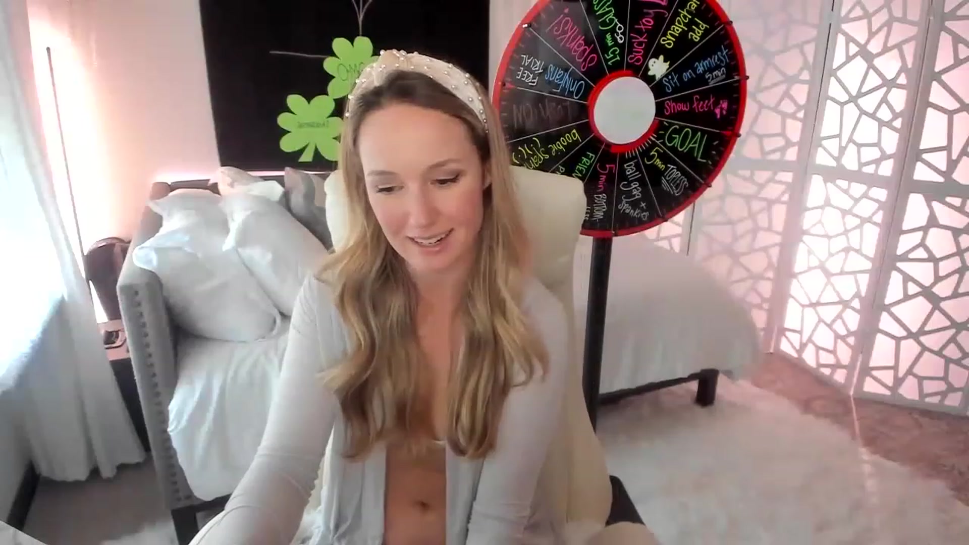 Gallery image thumbnail from LilLadyBird's myfreecams stream on, 03/14/2023, 23:08 image 16 of 20