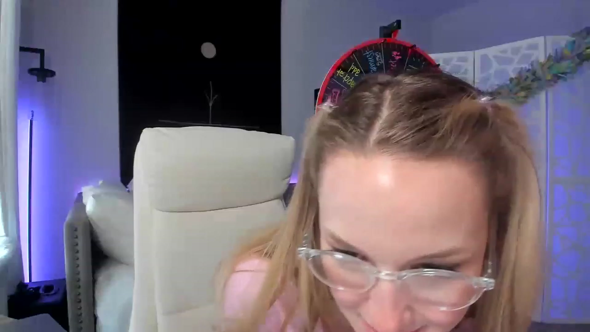 Gallery image thumbnail from LilLadyBird's myfreecams stream on, 04/08/2023, 19:31 image 15 of 20