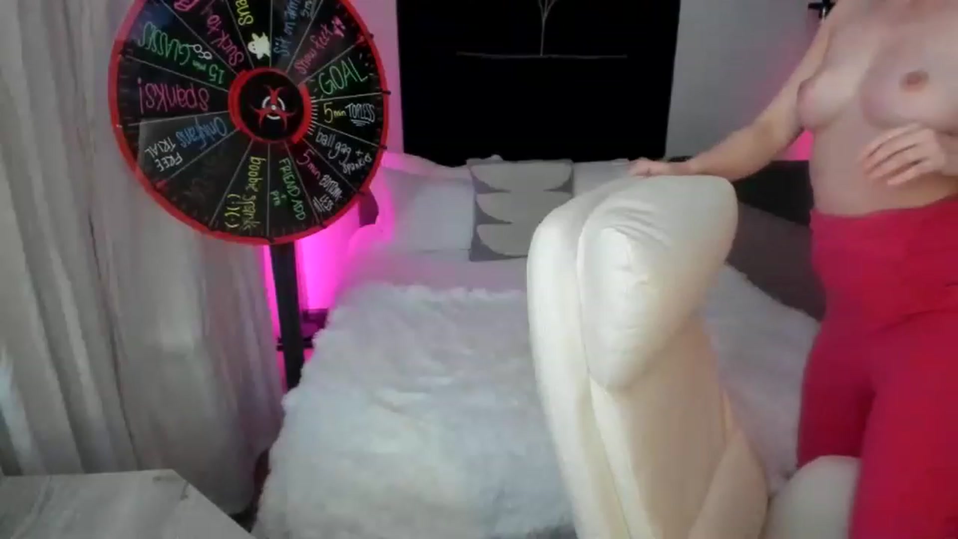 Gallery image thumbnail from LilLadyBird's myfreecams stream on, 08/07/2023, 04:15 image 3 of 20