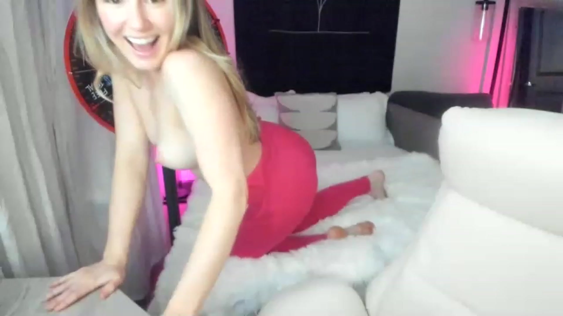 Gallery image thumbnail from LilLadyBird's myfreecams stream on, 08/07/2023, 04:15 image 2 of 20