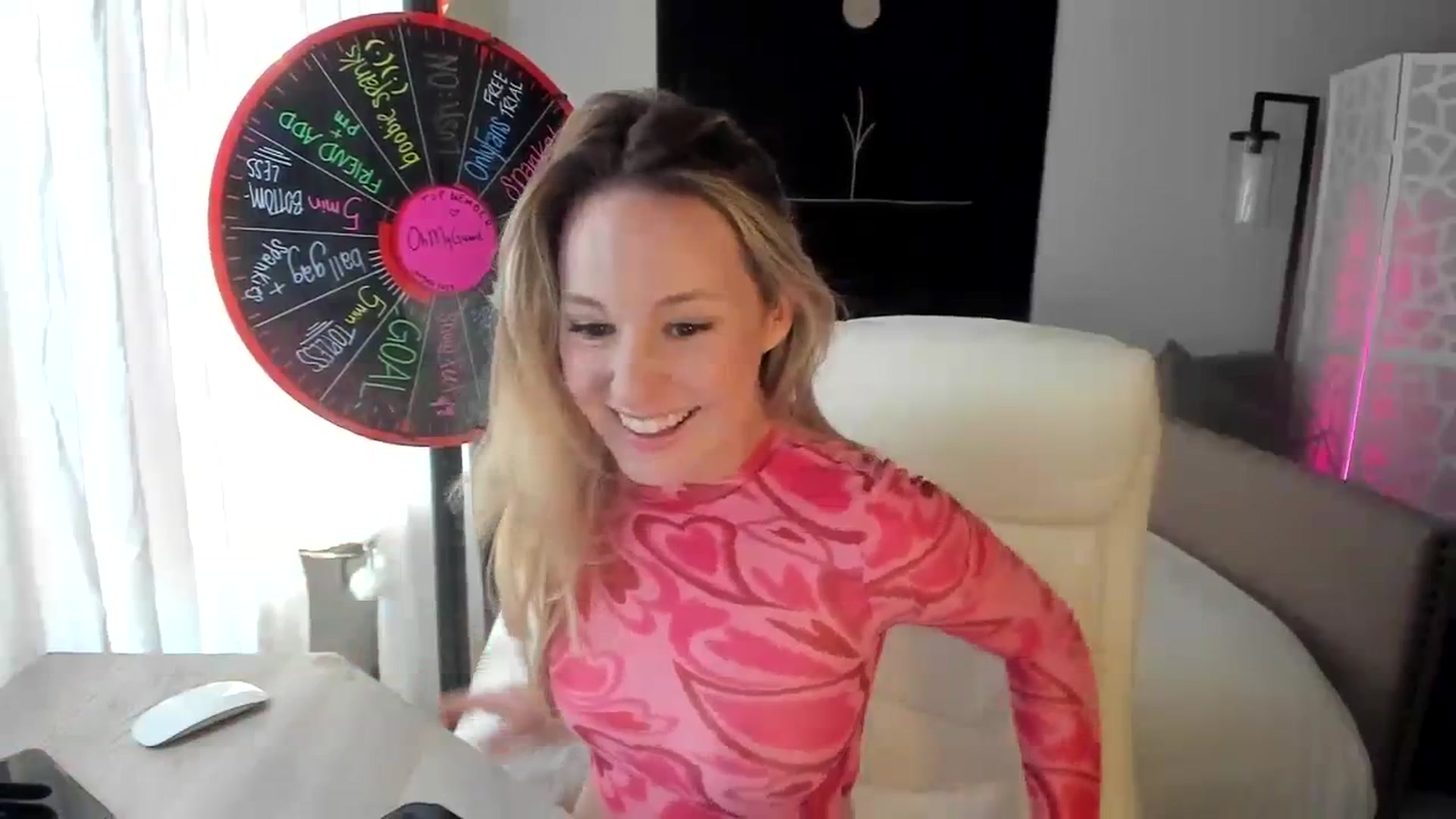 Gallery image thumbnail from LilLadyBird's myfreecams stream on, 08/20/2023, 24:51 image 8 of 20