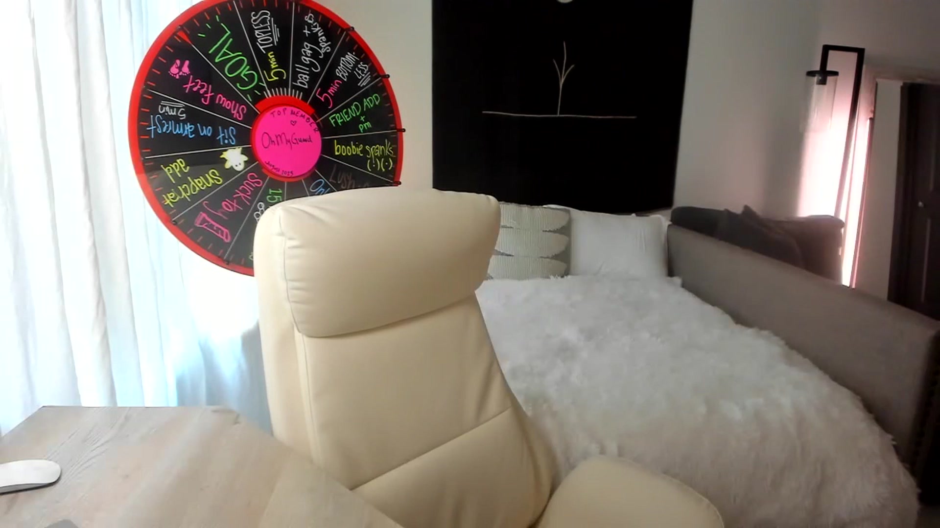 Gallery image thumbnail from LilLadyBird's myfreecams stream on, 08/20/2023, 23:09 image 4 of 20