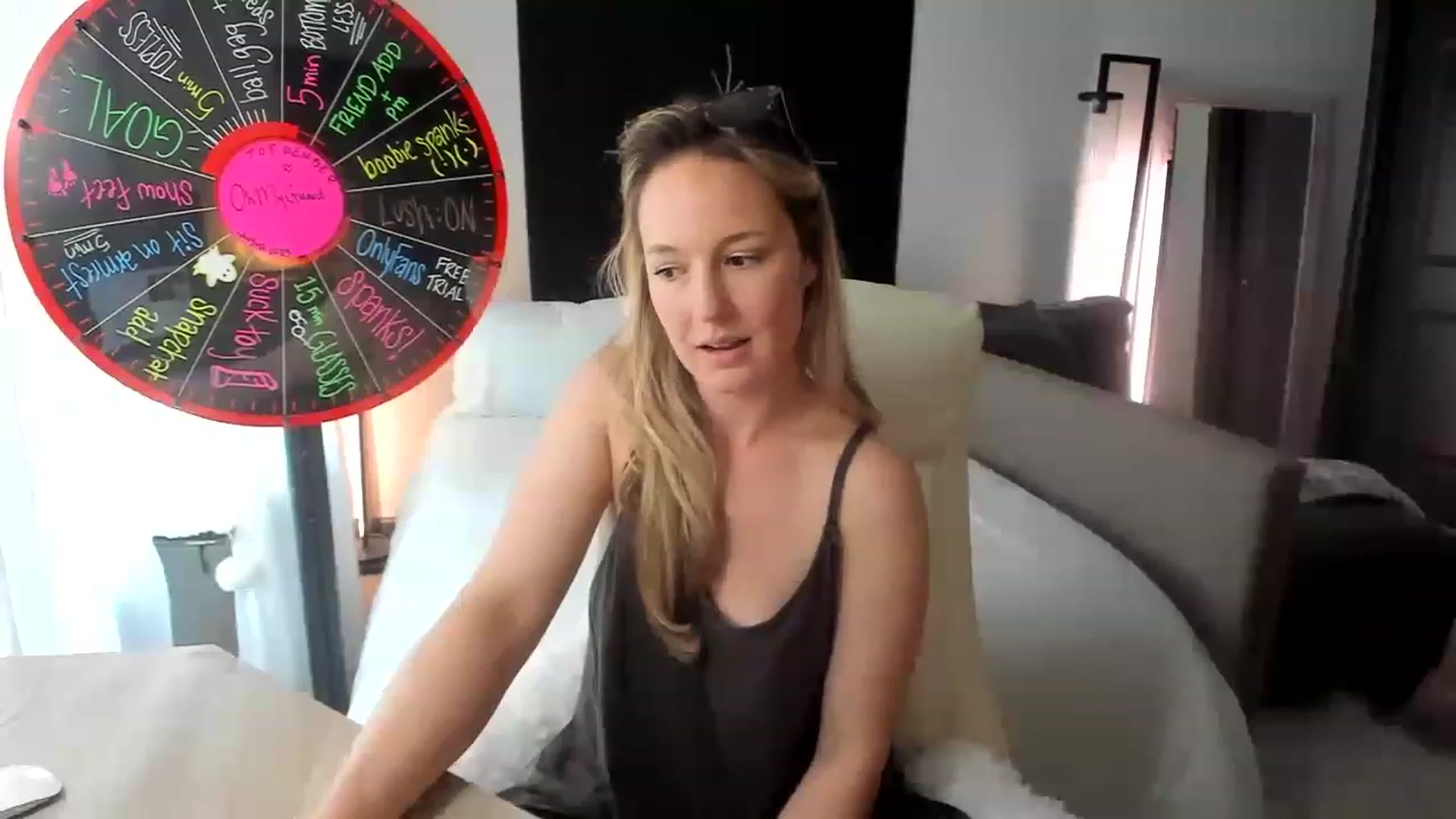 Gallery image thumbnail from LilLadyBird's myfreecams stream on, 08/24/2023, 21:46 image 4 of 20