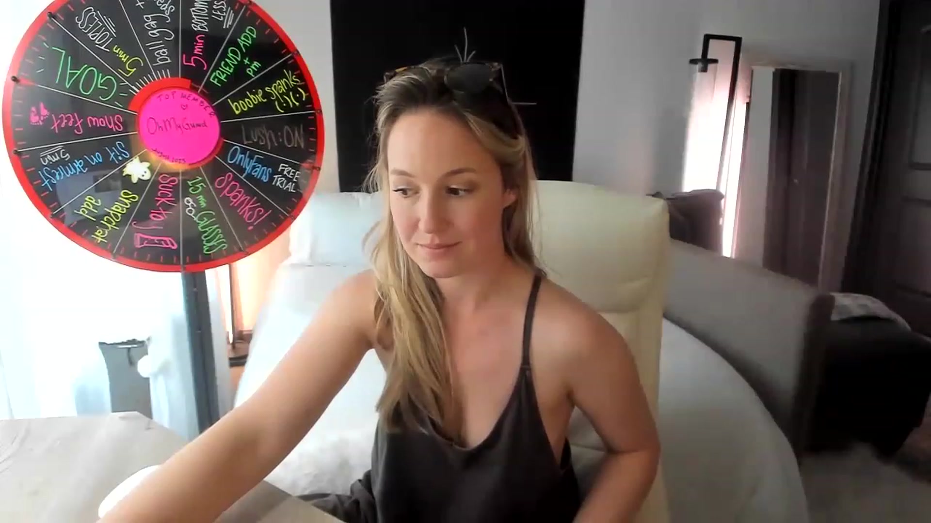 Gallery image thumbnail from LilLadyBird's myfreecams stream on, 08/24/2023, 21:46 image 9 of 20