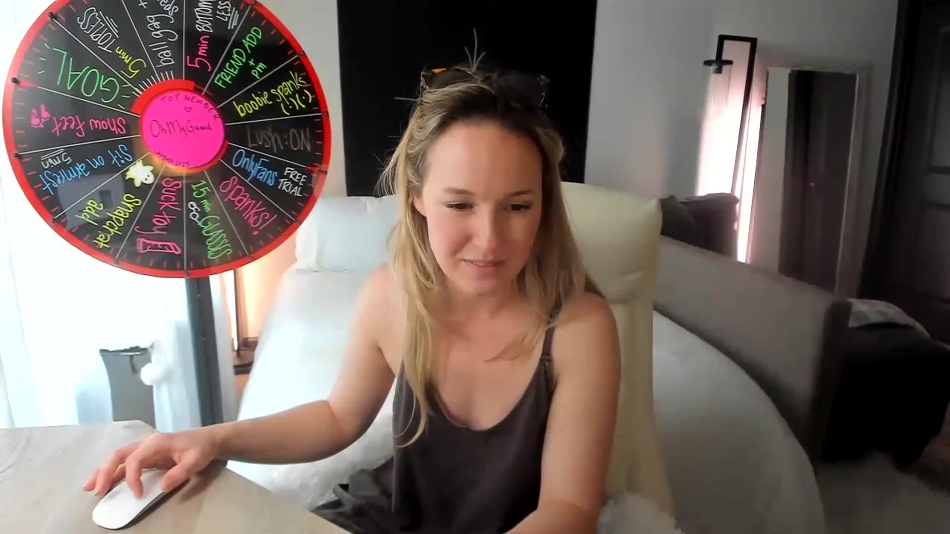 Gallery image thumbnail from LilLadyBird's myfreecams stream on, 08/24/2023, 21:46 image 1 of 20