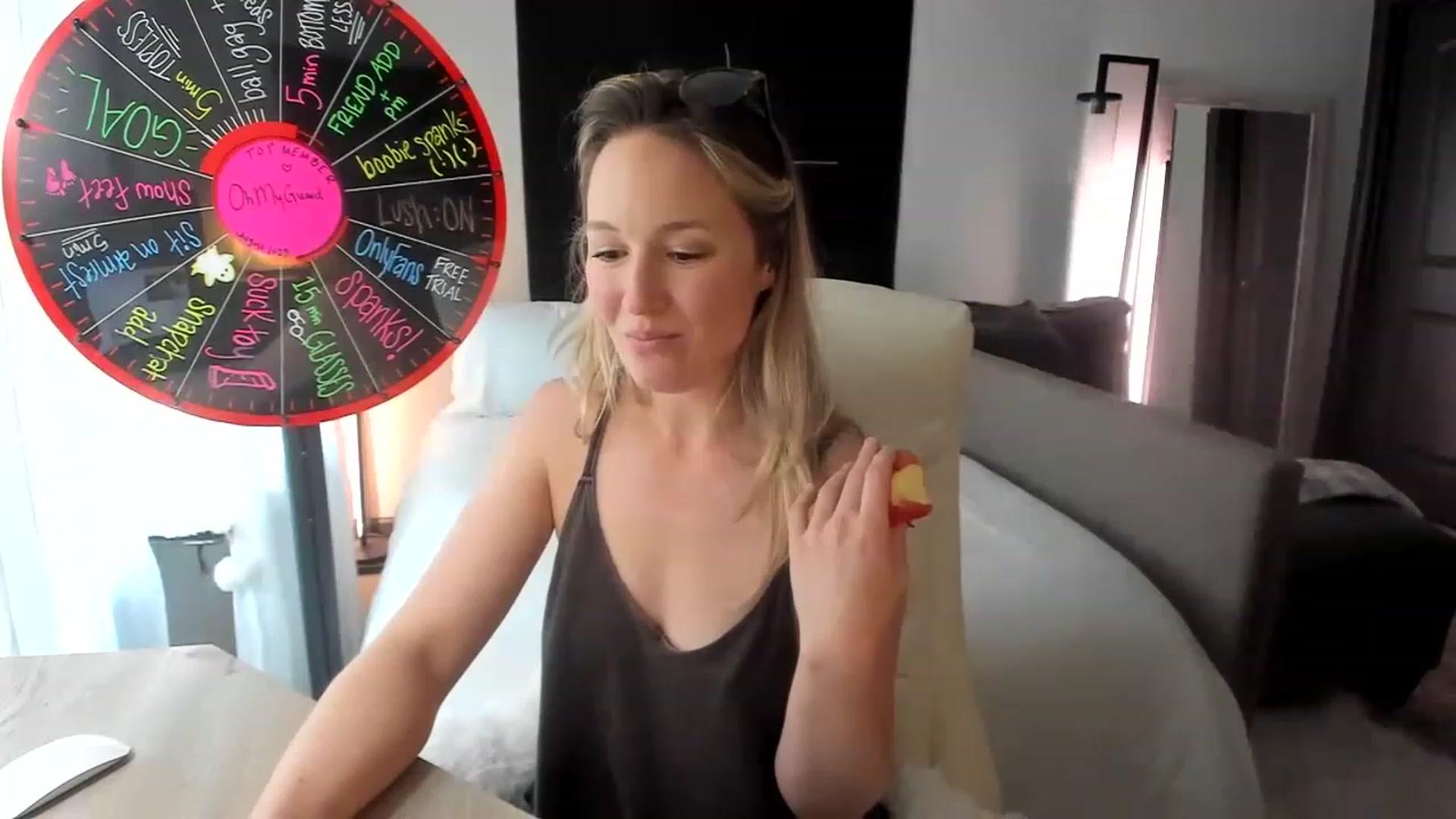 Gallery image thumbnail from LilLadyBird's myfreecams stream on, 08/24/2023, 21:46 image 12 of 20