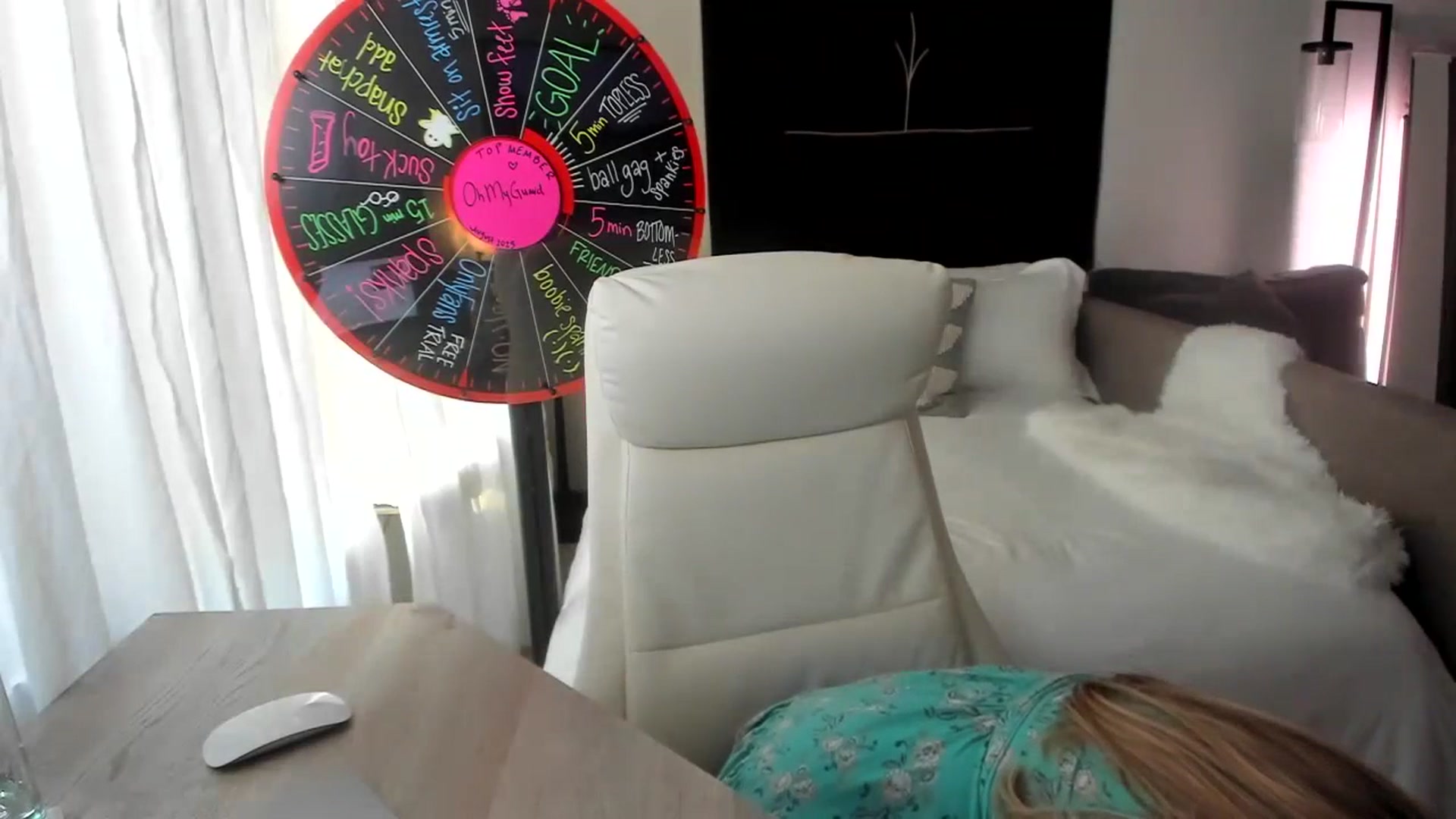 Gallery image thumbnail from LilLadyBird's myfreecams stream on, 08/26/2023, 24:27 image 10 of 20
