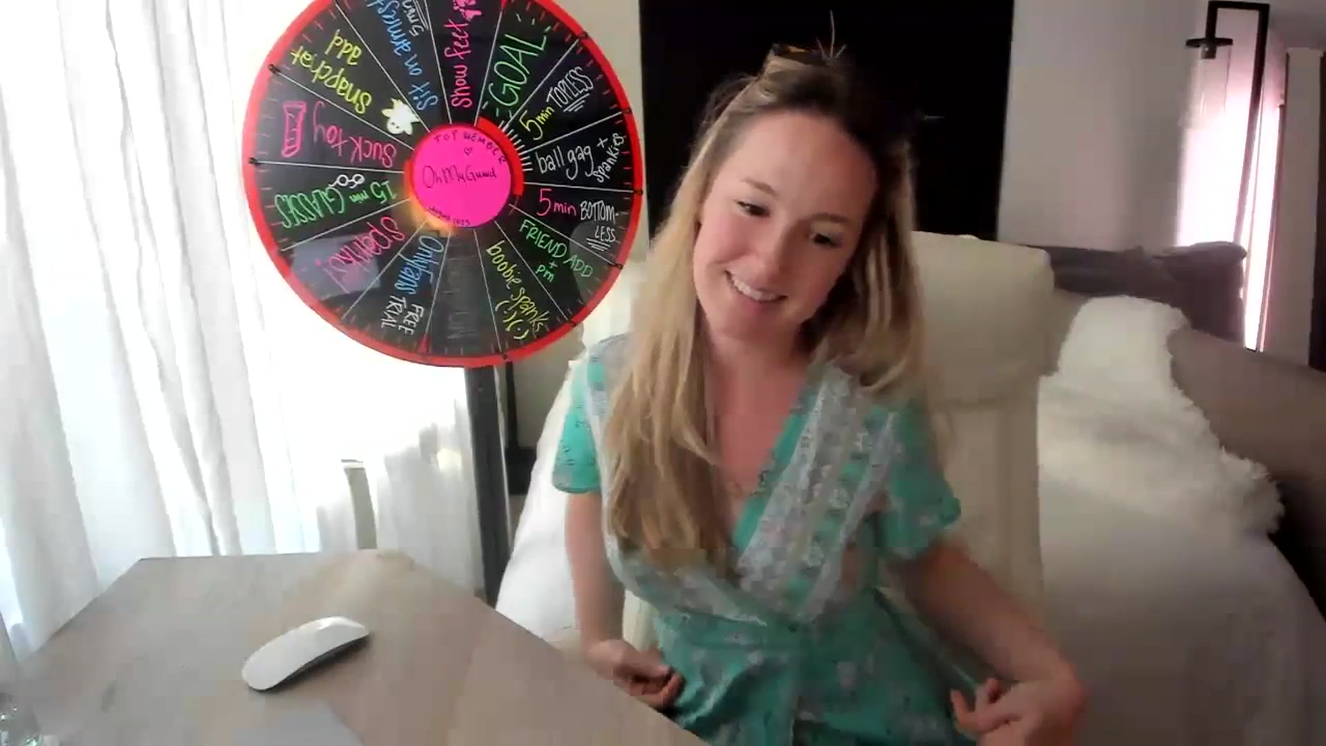 Gallery image thumbnail from LilLadyBird's myfreecams stream on, 08/26/2023, 24:27 image 4 of 20